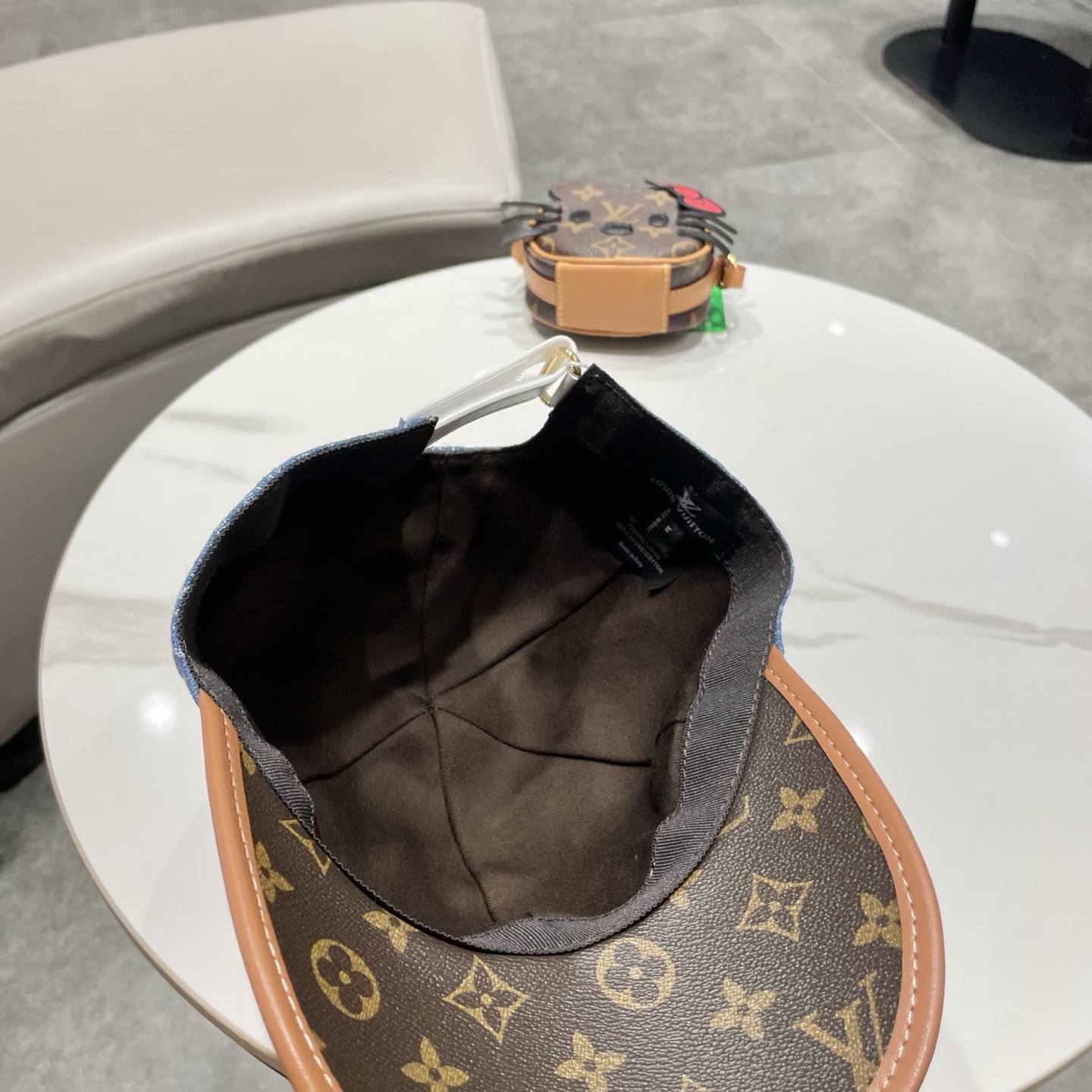 LV(路易威登)新款原单棒球帽，老花拼接，1:1开模订制，原版牛仔布料+专柜老花皮，做工细致完美，质量超