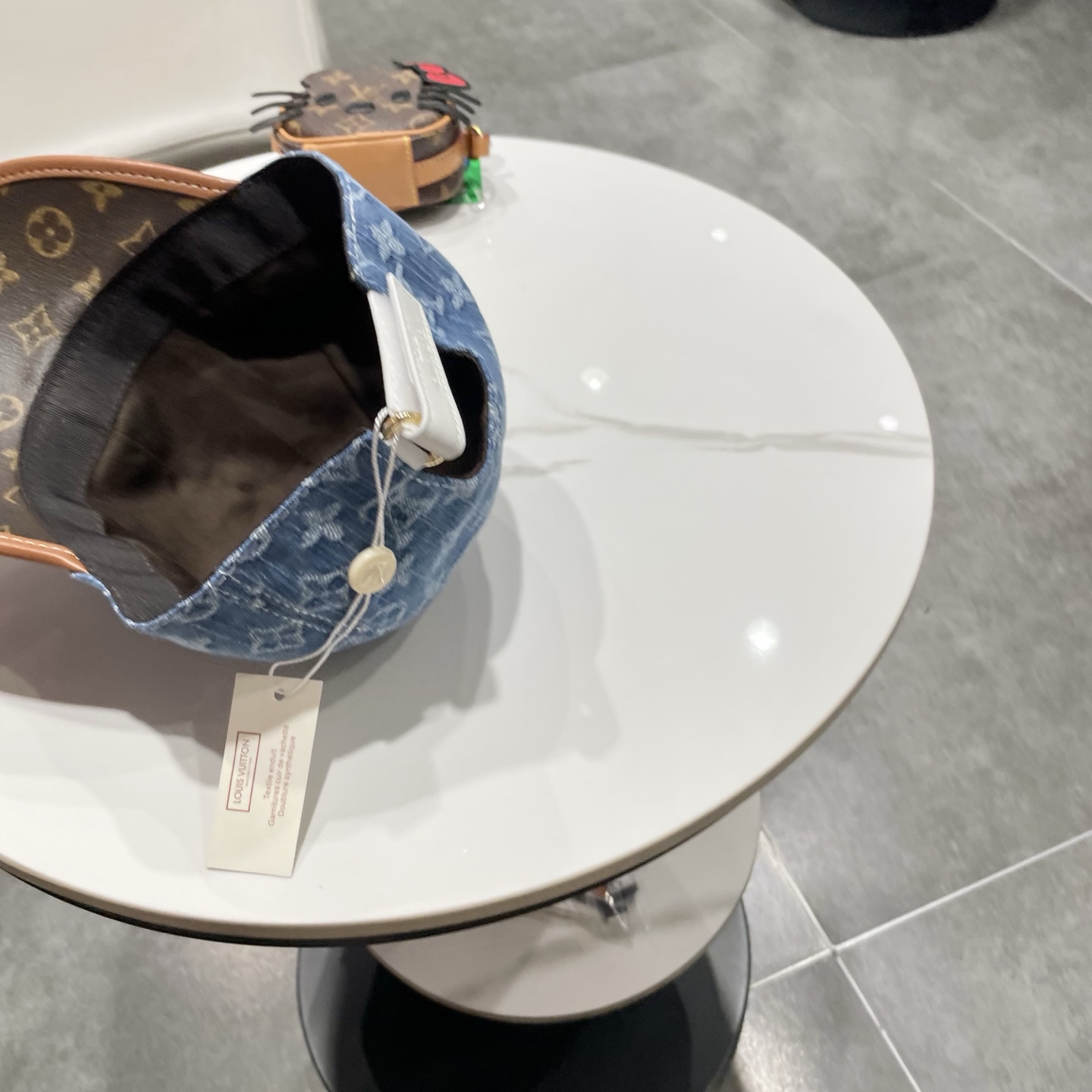 LV(路易威登)新款原单棒球帽，老花拼接，1:1开模订制，原版牛仔布料+专柜老花皮，做工细致完美，质量超