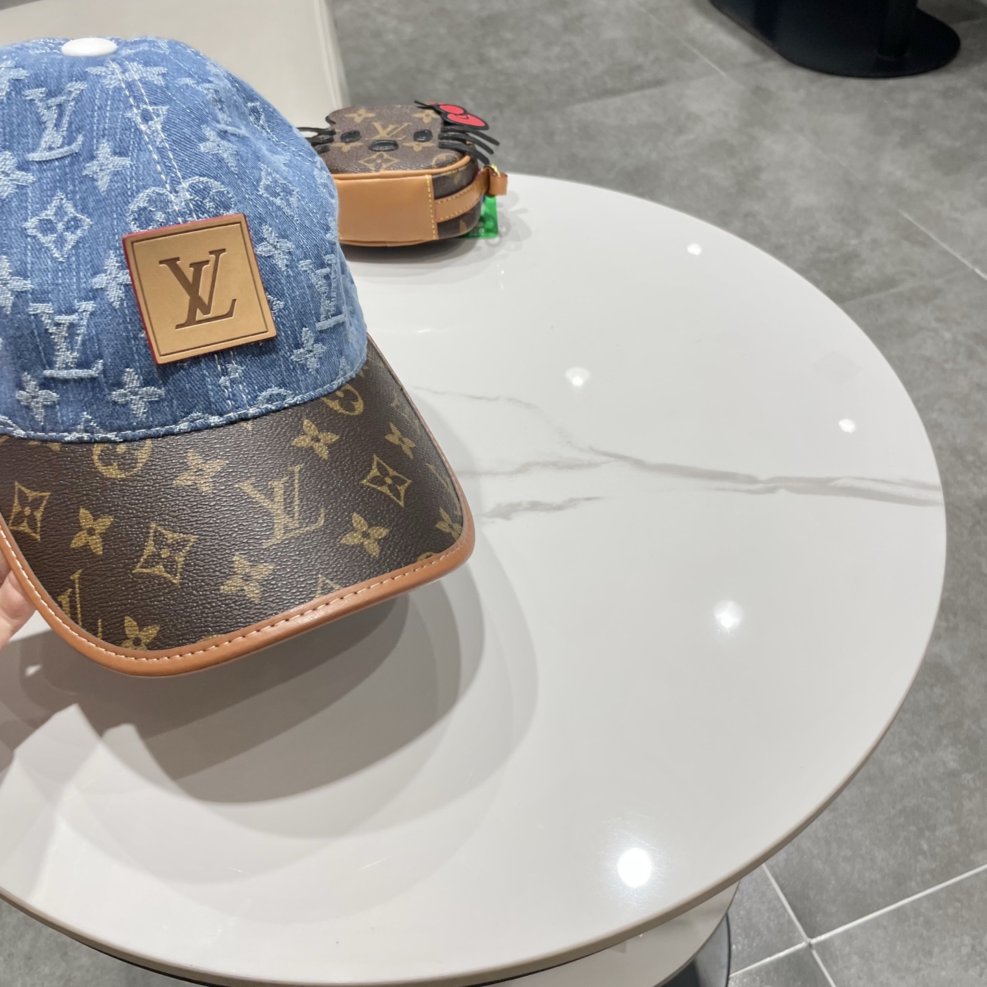 LV(路易威登)新款原单棒球帽，老花拼接，1:1开模订制，原版牛仔布料+专柜老花皮，做工细致完美，质量超