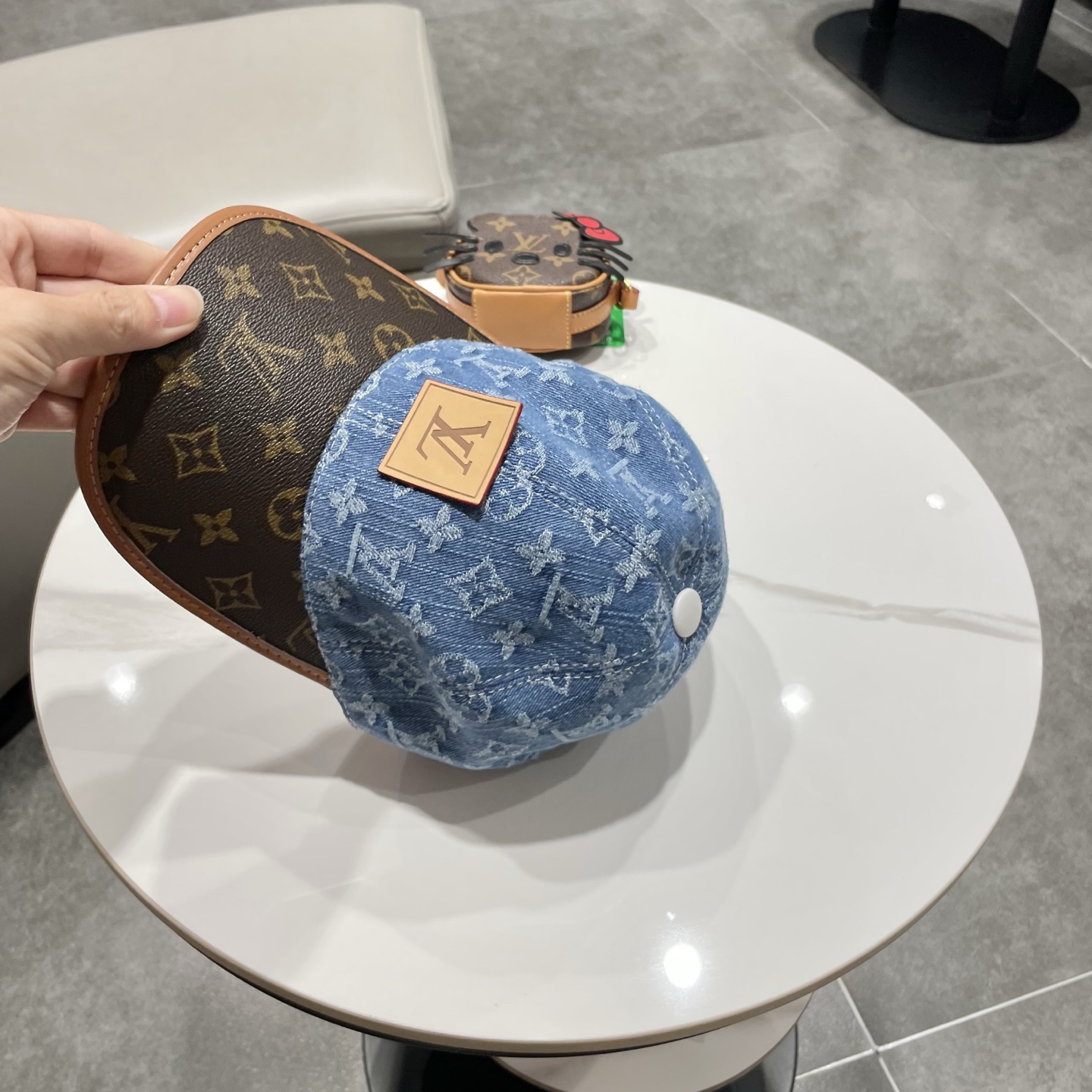 LV(路易威登)新款原单棒球帽，老花拼接，1:1开模订制，原版牛仔布料+专柜老花皮，做工细致完美，质量超