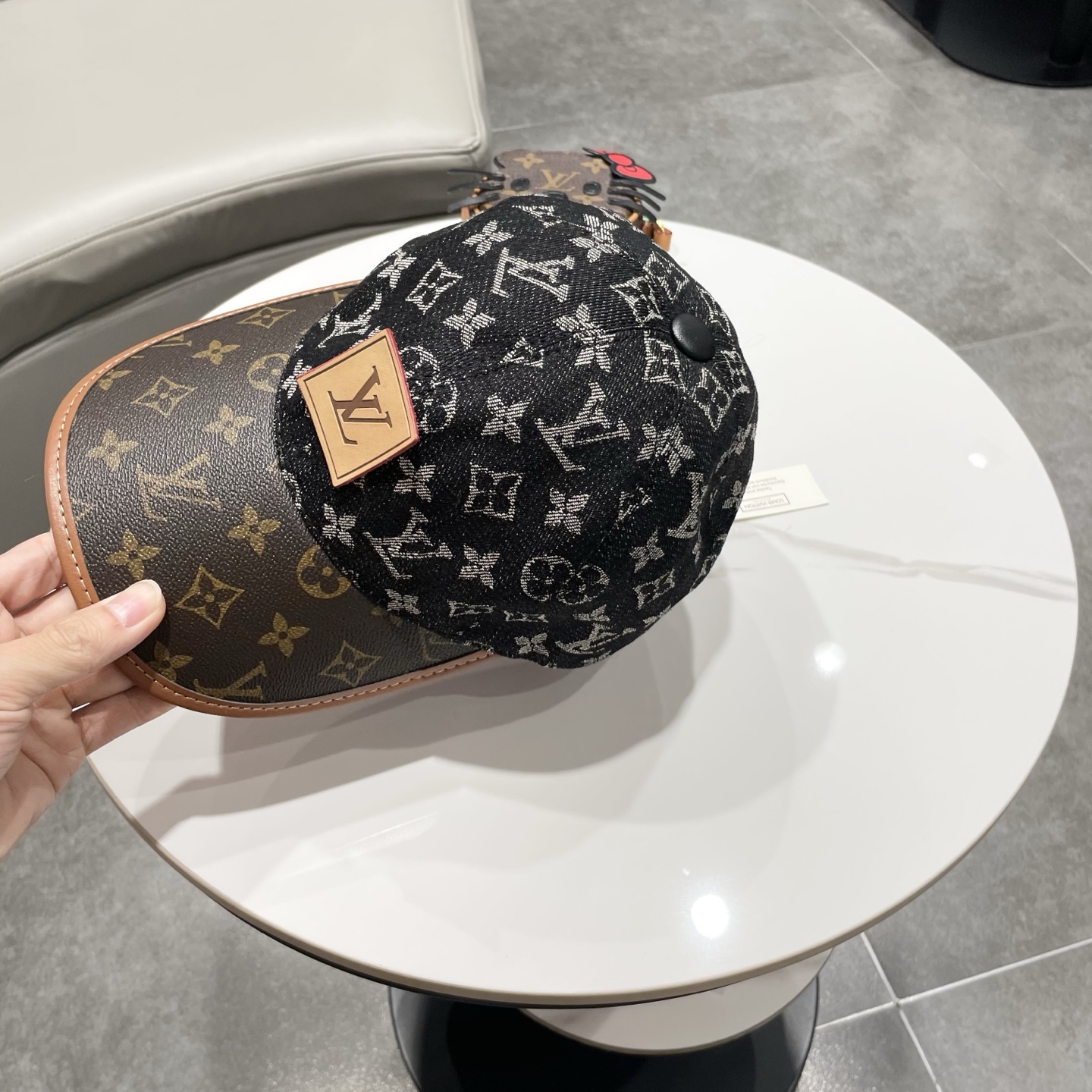 LV(路易威登)新款原单棒球帽，老花拼接，1:1开模订制，原版牛仔布料+专柜老花皮，做工细致完美，质量超