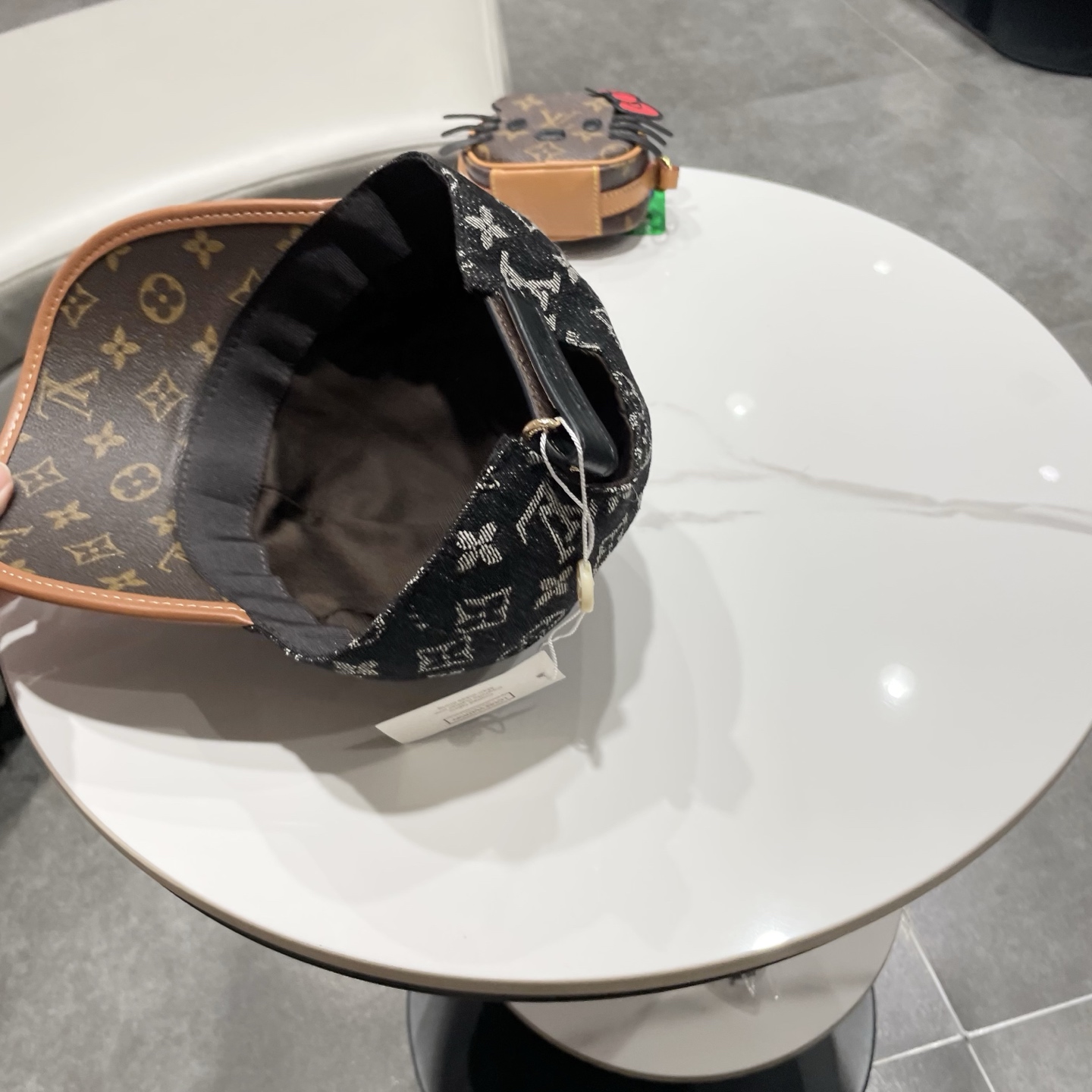 LV(路易威登)新款原单棒球帽，老花拼接，1:1开模订制，原版牛仔布料+专柜老花皮，做工细致完美，质量超