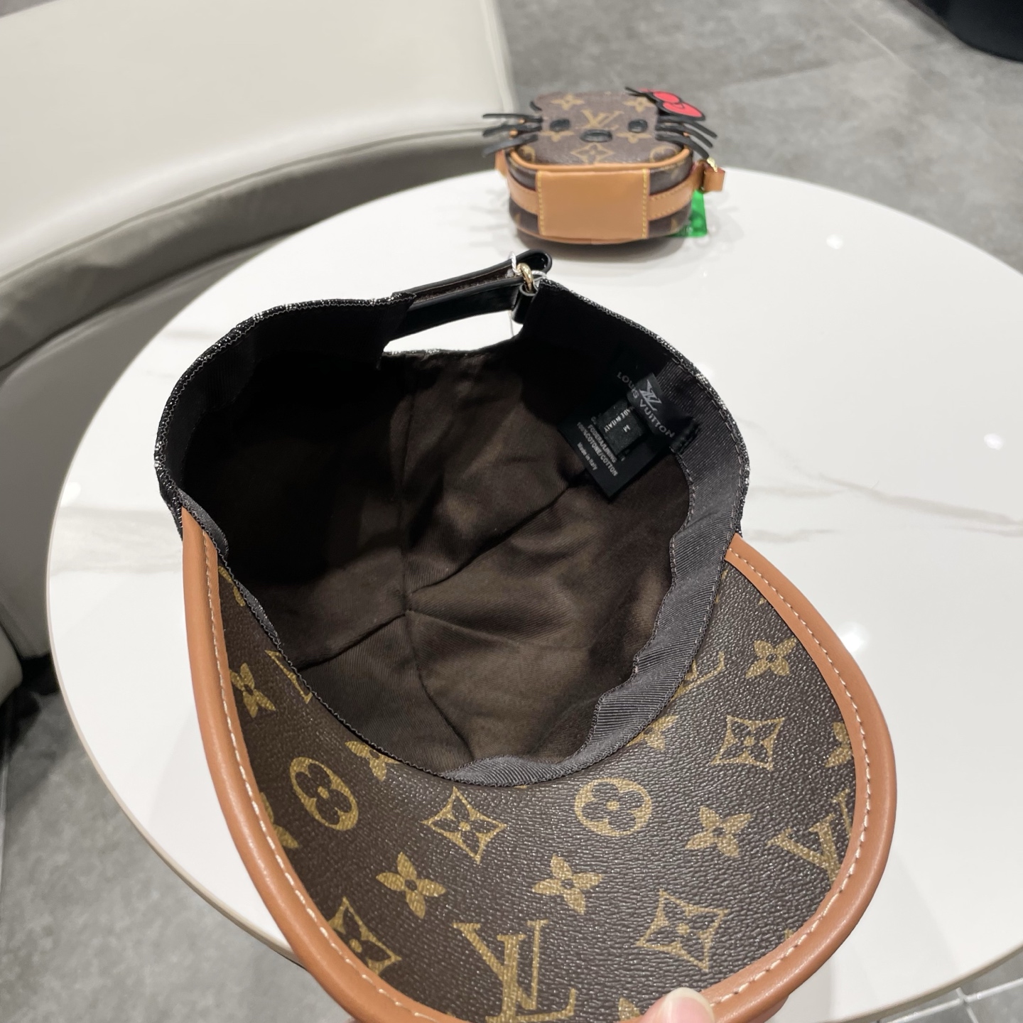 LV(路易威登)新款原单棒球帽，老花拼接，1:1开模订制，原版牛仔布料+专柜老花皮，做工细致完美，质量超