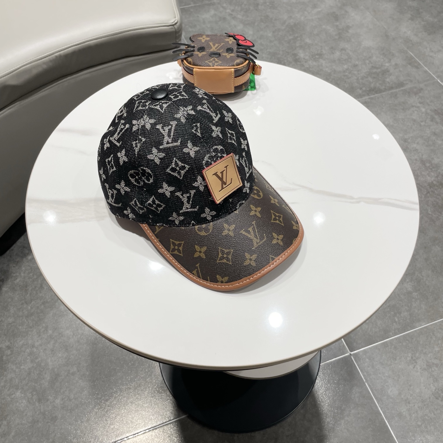 LV(路易威登)新款原单棒球帽，老花拼接，1:1开模订制，原版牛仔布料+专柜老花皮，做工细致完美，质量超