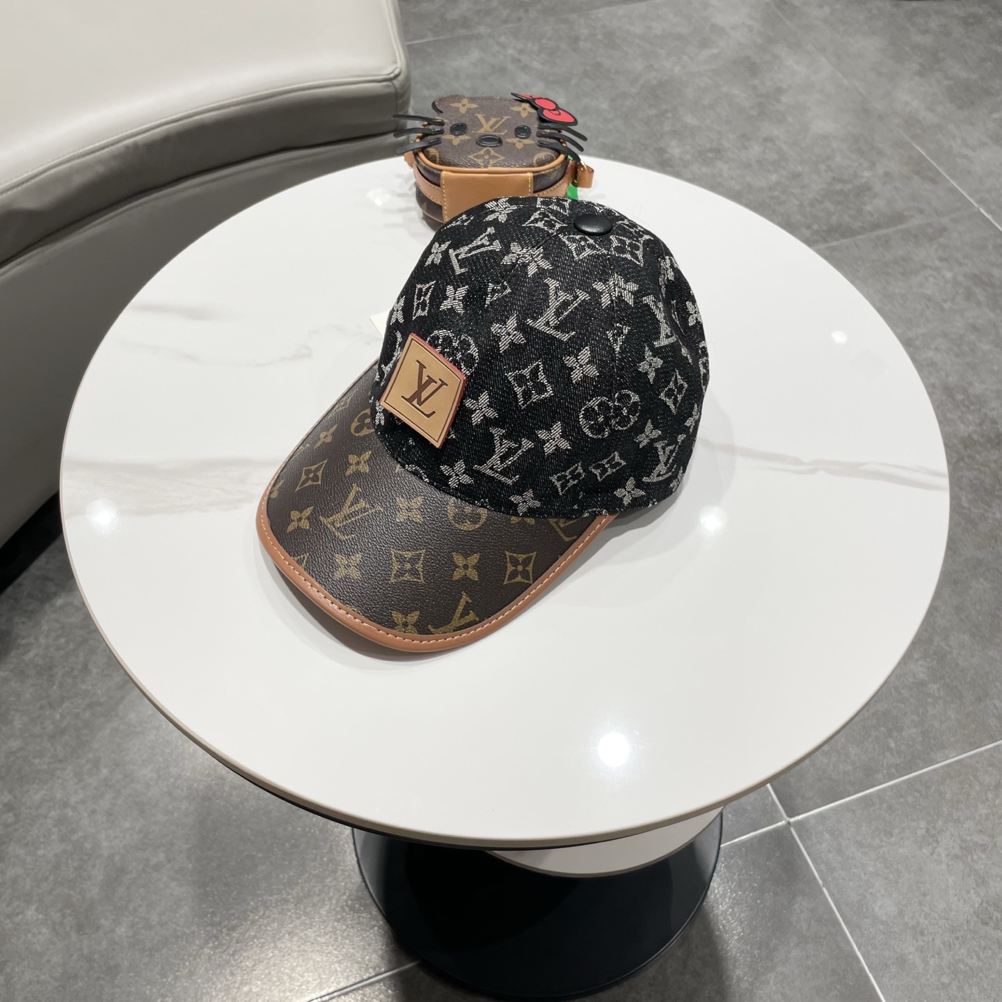 LV(路易威登)新款原单棒球帽，老花拼接，1:1开模订制，原版牛仔布料+专柜老花皮，做工细致完美，质量超