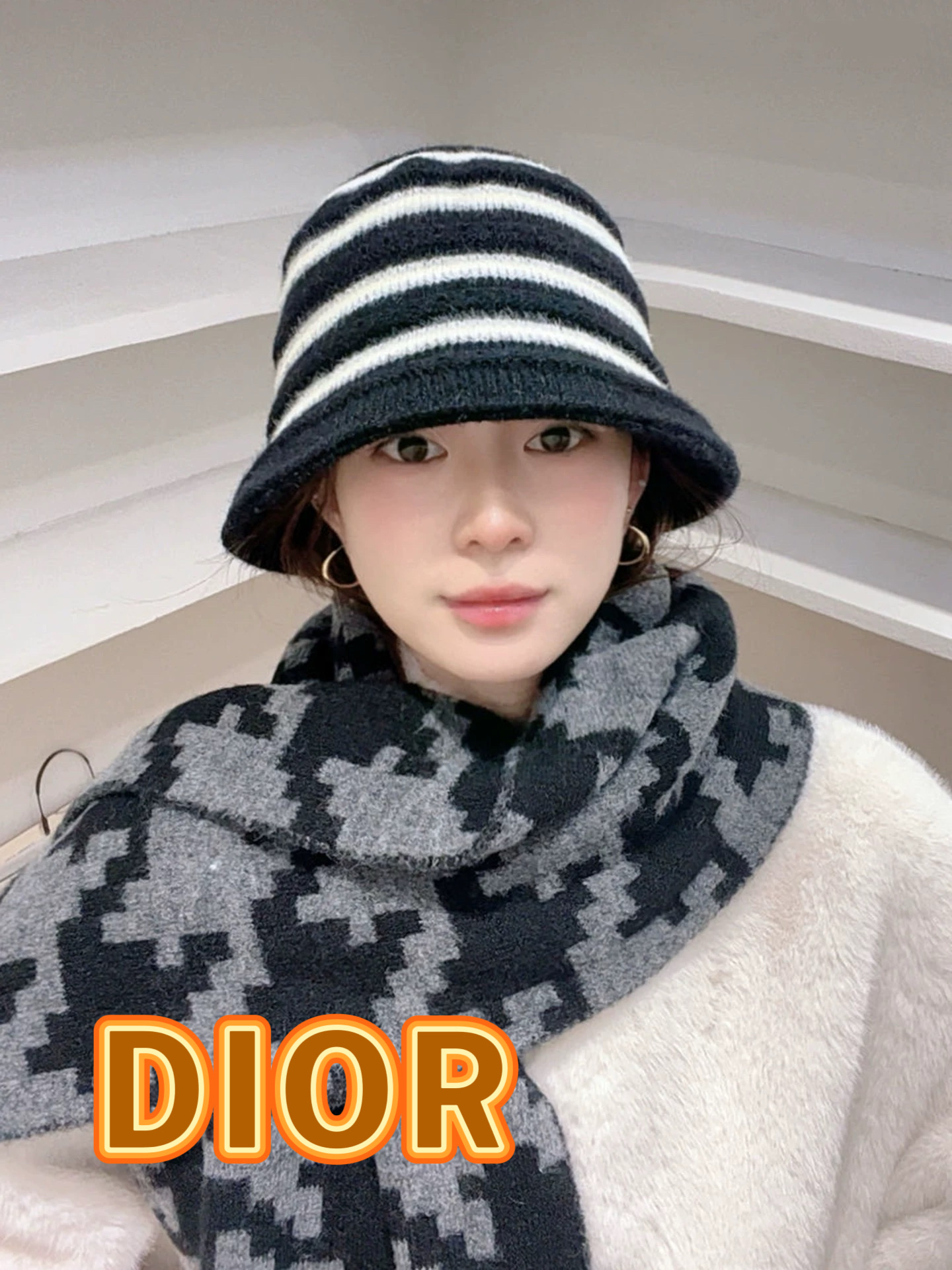 NO:579971,DIOR Dior striped thickened knitted fisherman hat for women in autumn and winter, warm and versatile bucket hat, small woolen hat, basin hat, fisherman hat, baseball cap, knitted hat, hat, dior, dior, espadrilles, hats19860909DIOR迪奥条纹加厚针织渔夫帽子女秋冬保暖百搭水桶帽显脸小毛线帽盆帽帽子渔夫帽棒球帽针织帽,帽子,dior,dior,espadrilles,hats,hat