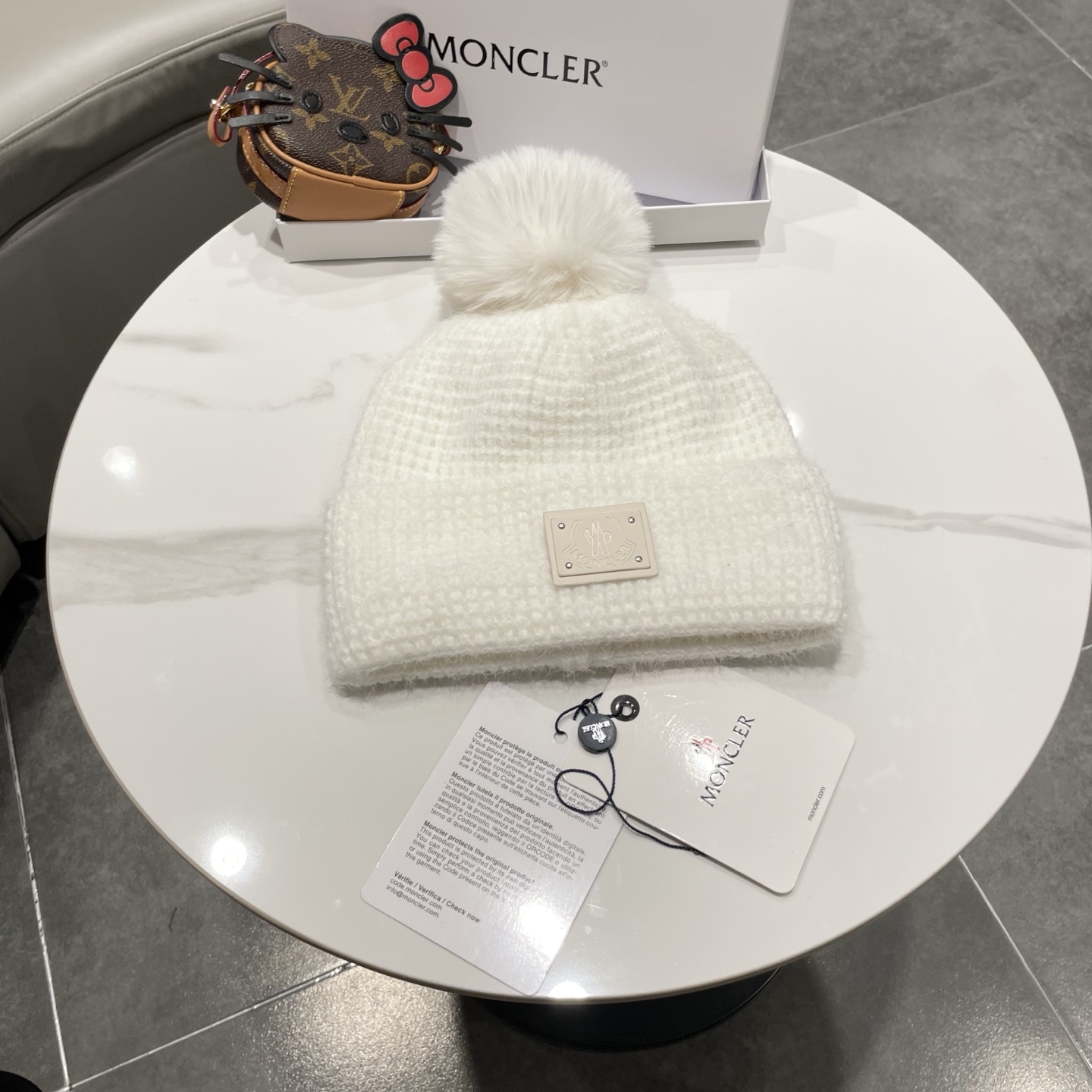 NO:579914,Mengkou's new waffle knitted hat Xiaoxiang C style fur ball beanie hat for women in autumn and winter, ear protection, warmth and cold protection, versatile hat, fisherman hat, baseball cap, knitted hat, hat, Moncler, espadrilles, hats19860909蒙口新款华夫格针织帽小香C款毛球毛线帽女秋冬季护耳保暖防寒百搭帽子渔夫帽棒球帽针织帽,帽子,Moncler,espadrilles,hats,hat