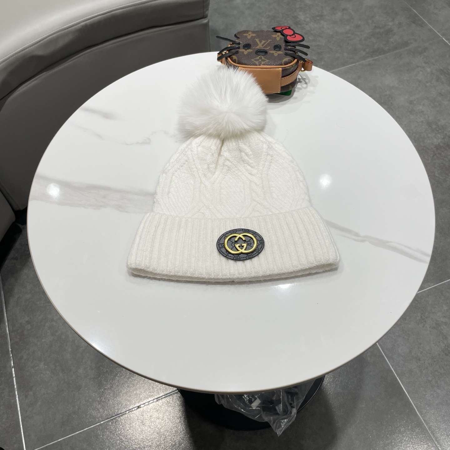 NO:670755,Gucci knitted hat wool + rabbit fur fox fur hat is very soft and comfortable, warm and fashionable, simple and elegant, versatile!  Hats bucket hat, baseball cap, knitted hat, hat, espadrilles, hats19860909古奇针织帽毛线帽羊毛+兔毛狐狸毛帽质量非常柔软舒服,保暖又时尚,简约大气,百搭款！帽子渔夫帽棒球帽针织帽,帽子,espadrilles,hats,hat