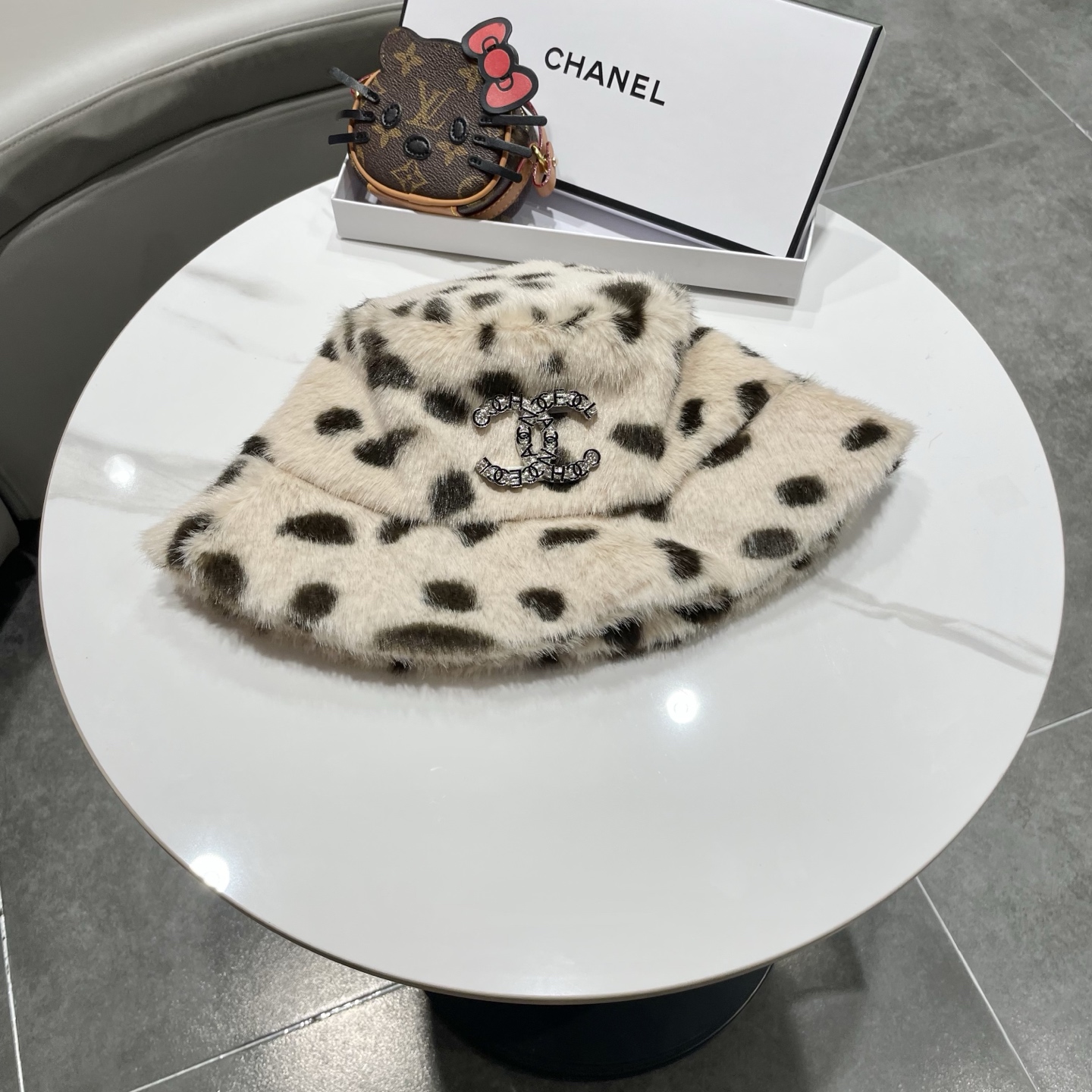 NO:670759,chanel Chanel leopard print plush bucket hat for women 2025 new autumn and winter large head circumference woolen hat warm hat trendy hat fisherman hat baseball cap knitted hat, hat, chanel, chanel, espadrilles, hats19860909chanel香奈儿豹纹毛绒渔夫帽女2025年新款秋冬季大头围毛线帽保暖帽子潮帽子渔夫帽棒球帽针织帽,帽子,chanel,chanel,espadrilles,hats,hat