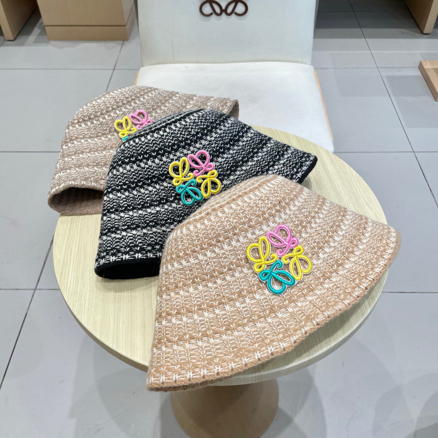 Loewe hat loeweLoewe — photo 5