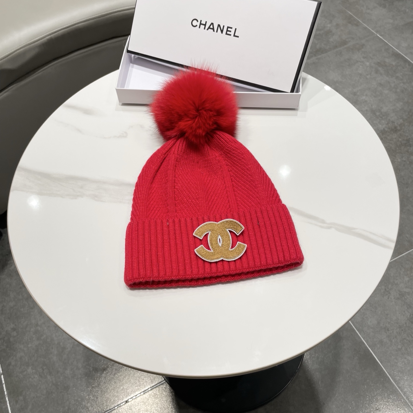NO:580265,[CHANEL Chanel] 2026 new style knitted beanie with fox fur ball and small fragrant fur ball, big brand series, full of light luxury, fisherman hat, baseball cap knitted hat, hat, chanel, chanel, espadrilles, hats19860909【CHANEL香奈儿】2026新款配狐狸毛球小香风毛球针织毛线帽,大牌系列,轻奢感满满帽子渔夫帽棒球帽针织帽,帽子,chanel,chanel,espadrilles,hats,hat