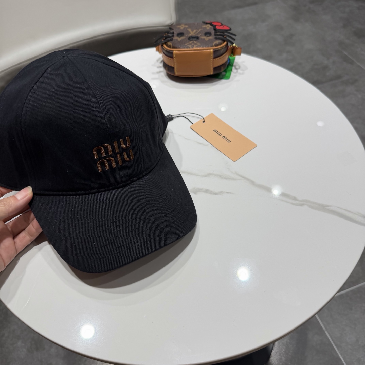 miumiu缪缪 新款皮绒棒球帽颜色做的太特别了～闭眼入 全是显白的颜色 男女同款