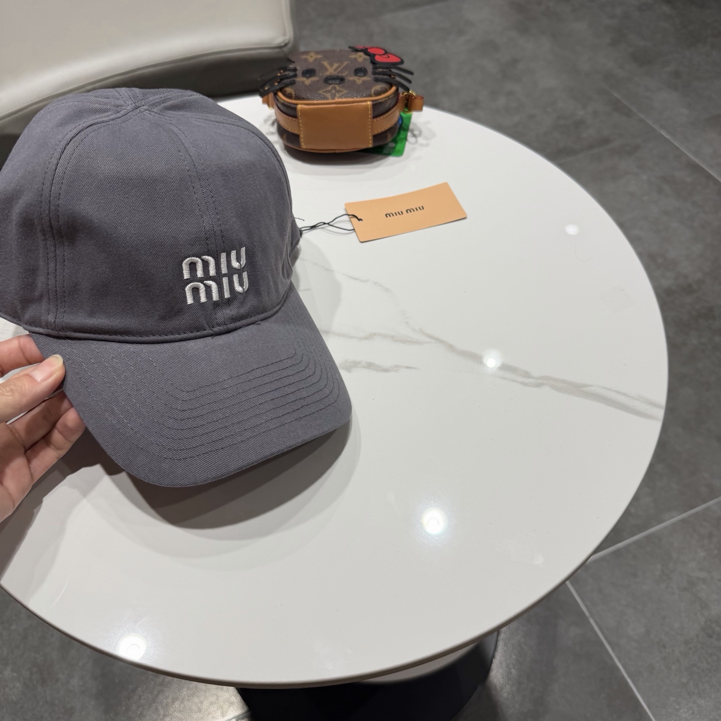 miumiu缪缪 新款皮绒棒球帽颜色做的太特别了～闭眼入 全是显白的颜色 男女同款