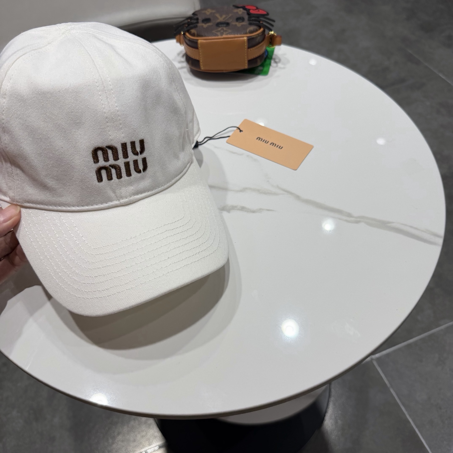 miumiu缪缪 新款皮绒棒球帽颜色做的太特别了～闭眼入 全是显白的颜色 男女同款