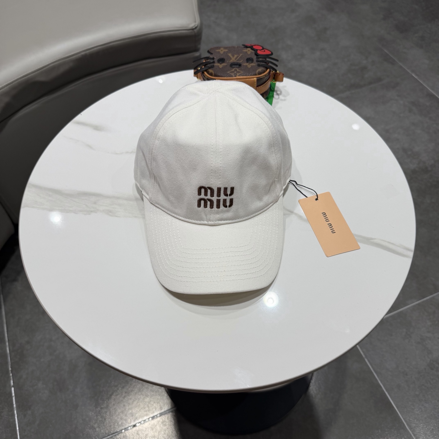 miumiu缪缪 新款皮绒棒球帽颜色做的太特别了～闭眼入 全是显白的颜色 男女同款