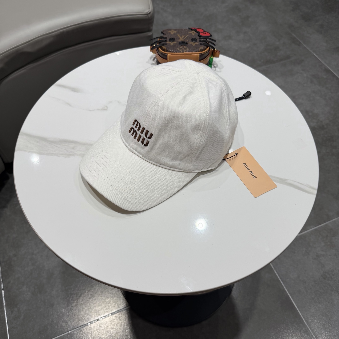 miumiu缪缪 新款皮绒棒球帽颜色做的太特别了～闭眼入 全是显白的颜色 男女同款