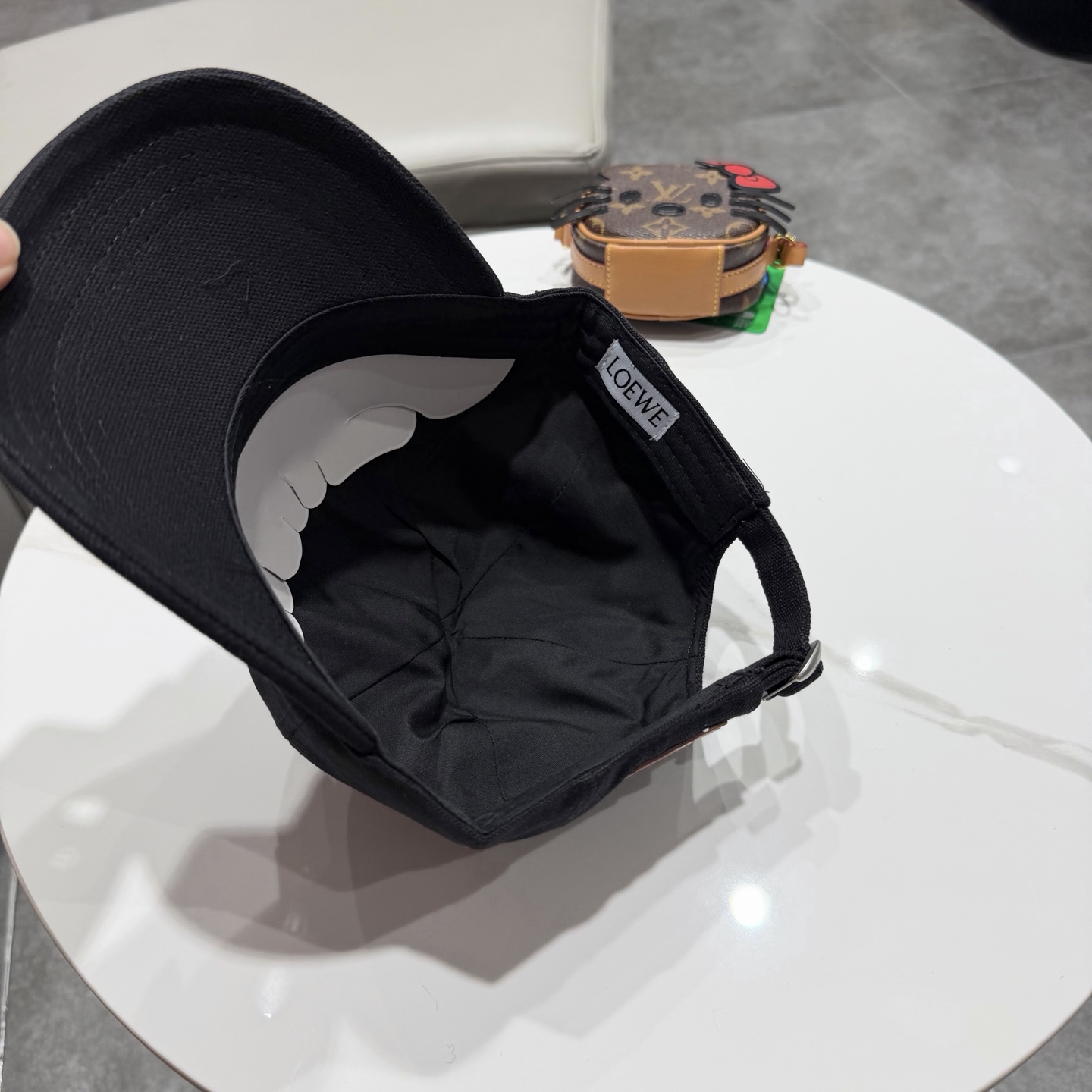 👒罗意威👒LOEWE官网新款原版原标设计棒球帽🧢质感超好，外部线条定位标准，做工精细，简约大气低价走量！