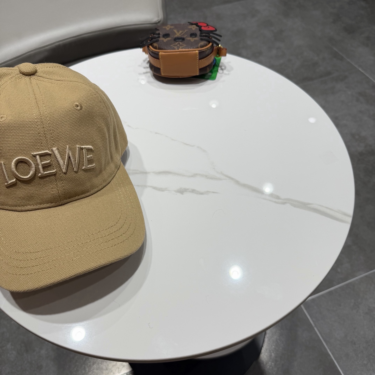 👒罗意威👒LOEWE官网新款原版原标设计棒球帽🧢质感超好，外部线条定位标准，做工精细，简约大气低价走量！