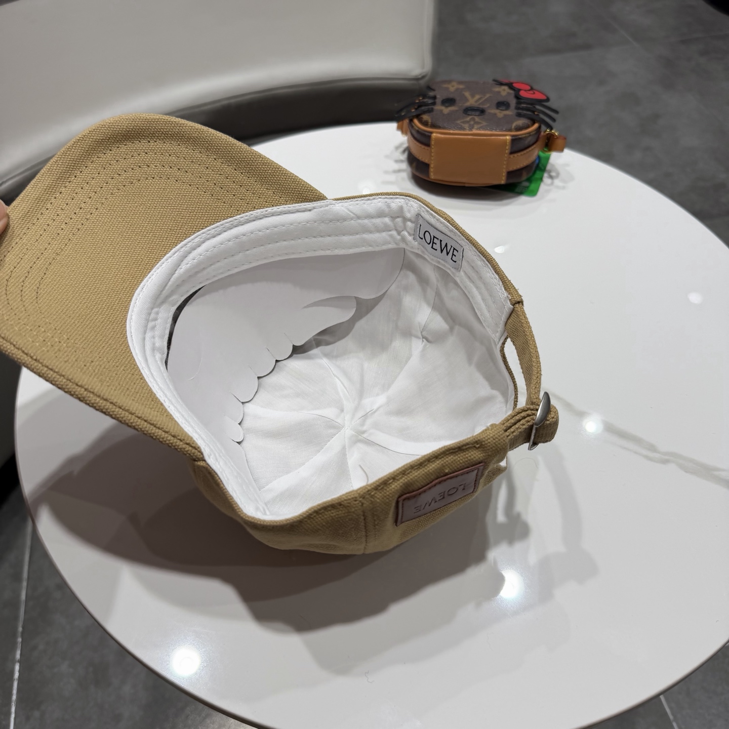 👒罗意威👒LOEWE官网新款原版原标设计棒球帽🧢质感超好，外部线条定位标准，做工精细，简约大气低价走量！