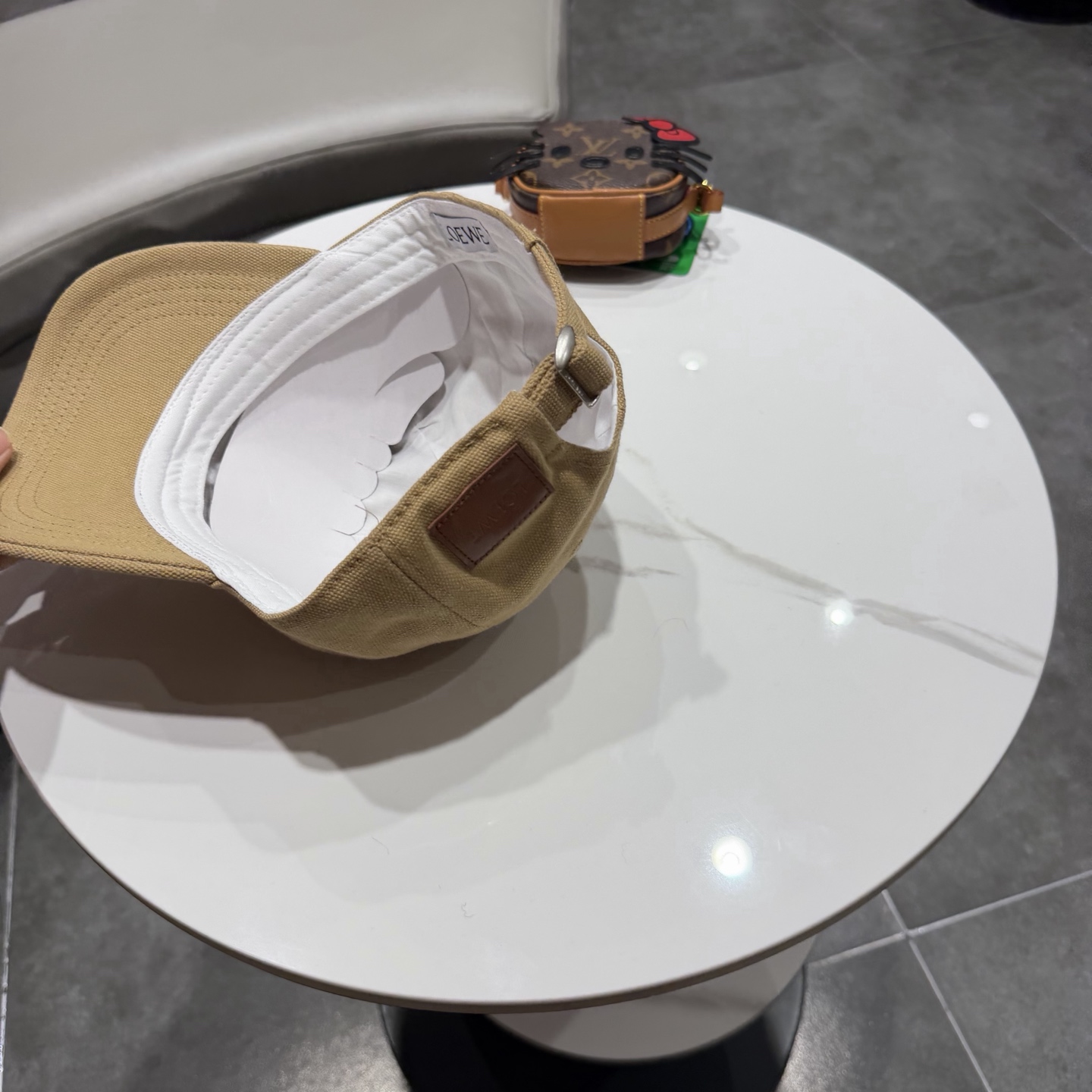 👒罗意威👒LOEWE官网新款原版原标设计棒球帽🧢质感超好，外部线条定位标准，做工精细，简约大气低价走量！