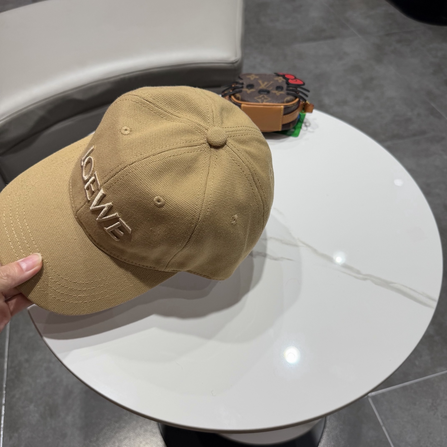 👒罗意威👒LOEWE官网新款原版原标设计棒球帽🧢质感超好，外部线条定位标准，做工精细，简约大气低价走量！