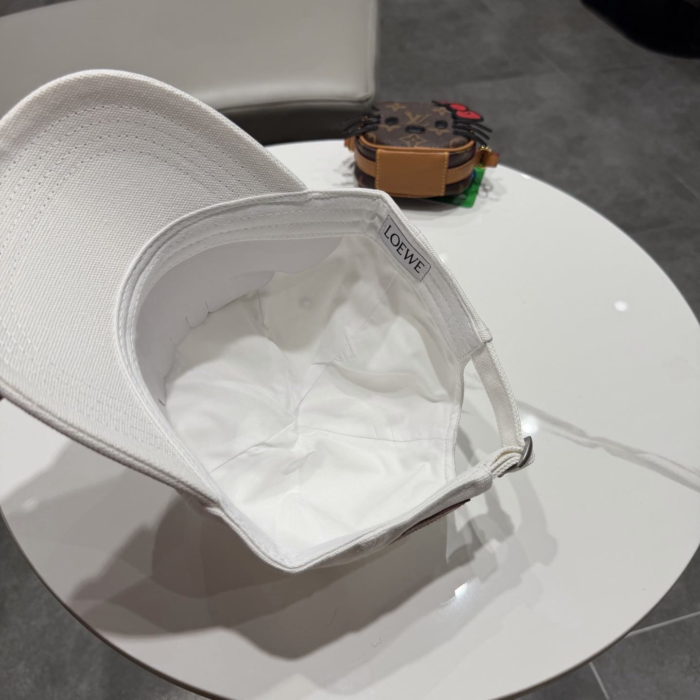 👒罗意威👒LOEWE官网新款原版原标设计棒球帽🧢质感超好，外部线条定位标准，做工精细，简约大气低价走量！