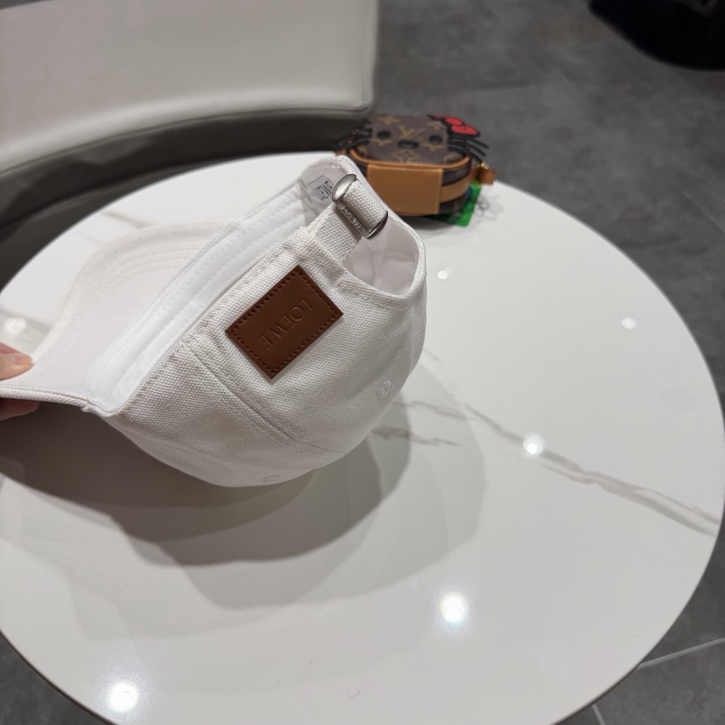 👒罗意威👒LOEWE官网新款原版原标设计棒球帽🧢质感超好，外部线条定位标准，做工精细，简约大气低价走量！