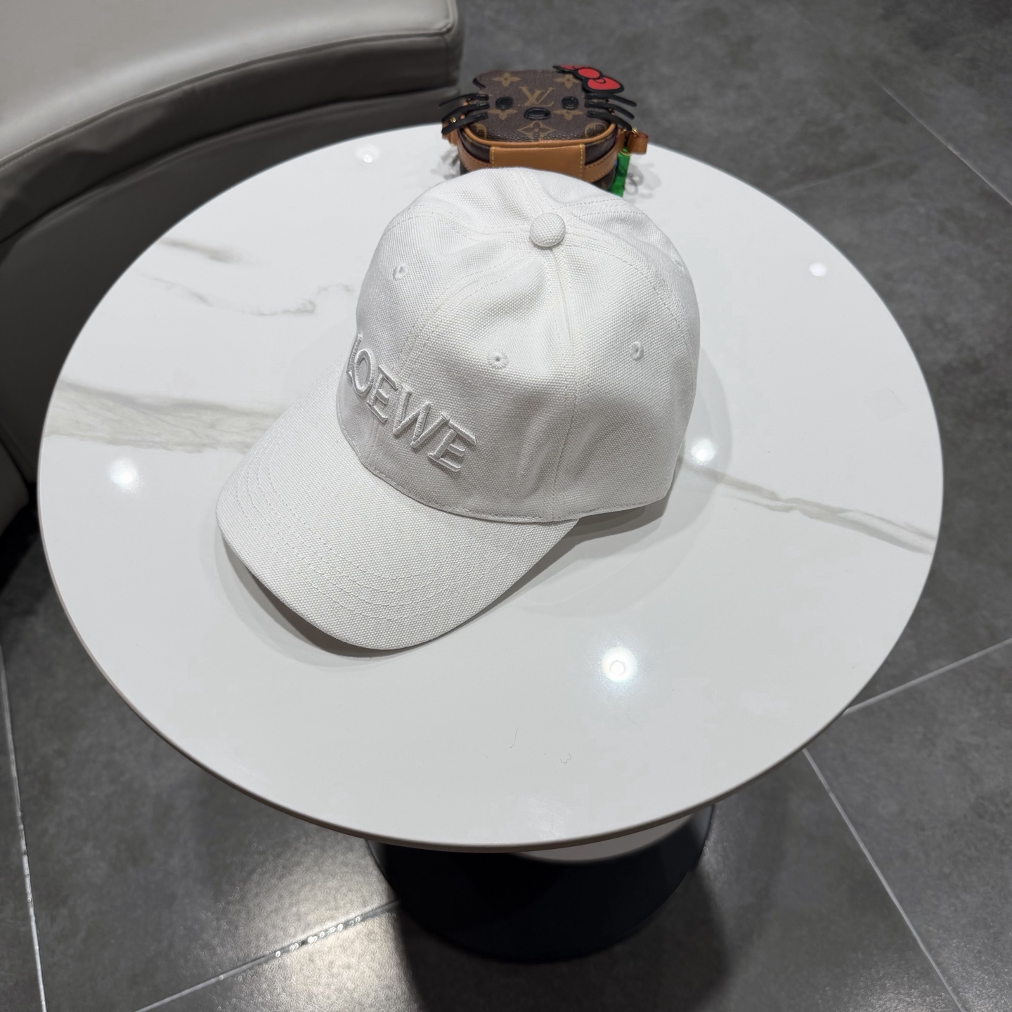 👒罗意威👒LOEWE官网新款原版原标设计棒球帽🧢质感超好，外部线条定位标准，做工精细，简约大气低价走量！
