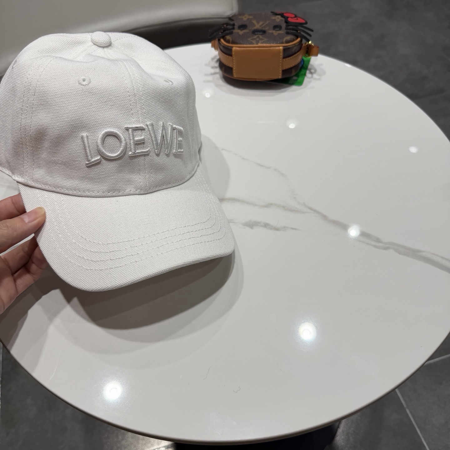 👒罗意威👒LOEWE官网新款原版原标设计棒球帽🧢质感超好，外部线条定位标准，做工精细，简约大气低价走量！