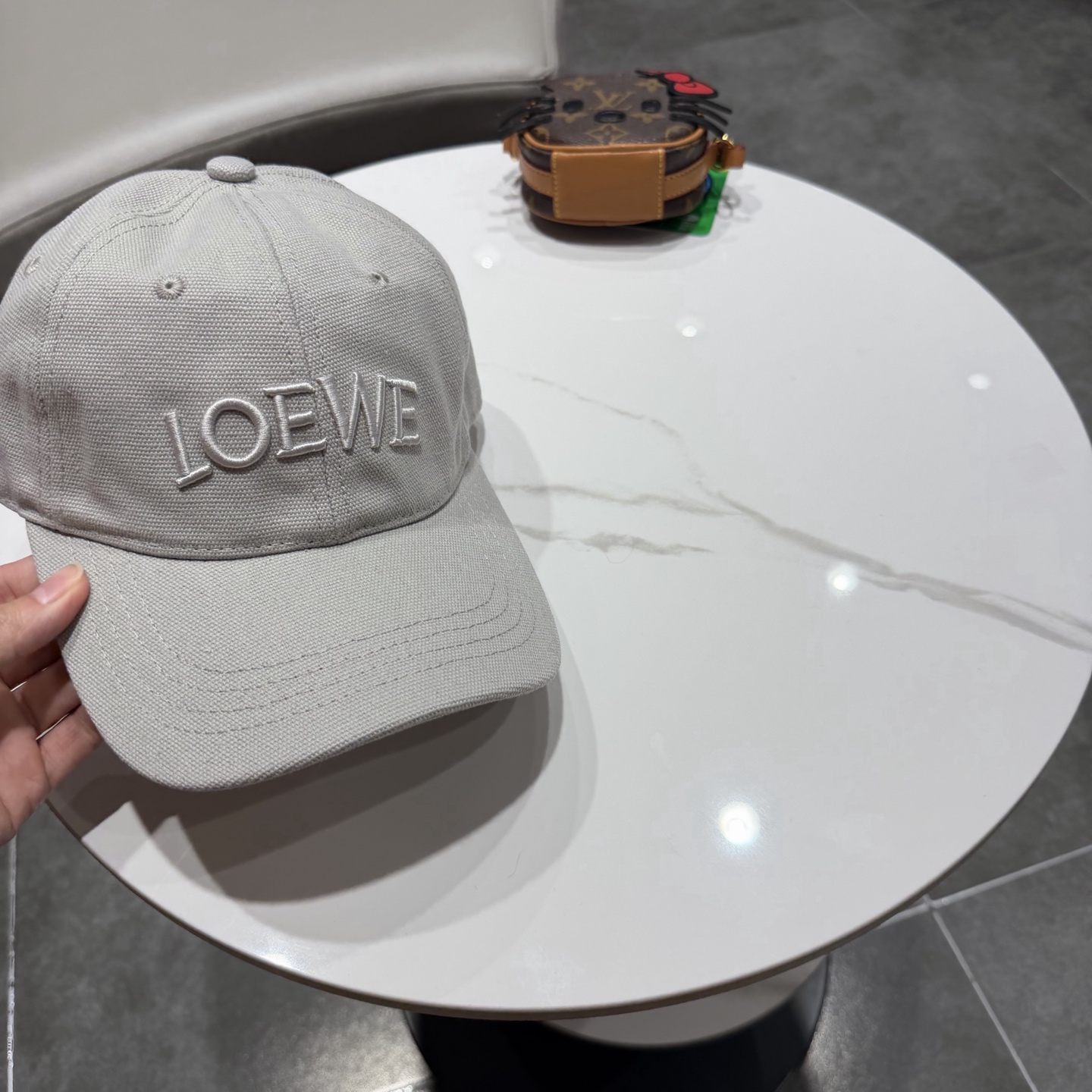 👒罗意威👒LOEWE官网新款原版原标设计棒球帽🧢质感超好，外部线条定位标准，做工精细，简约大气低价走量！