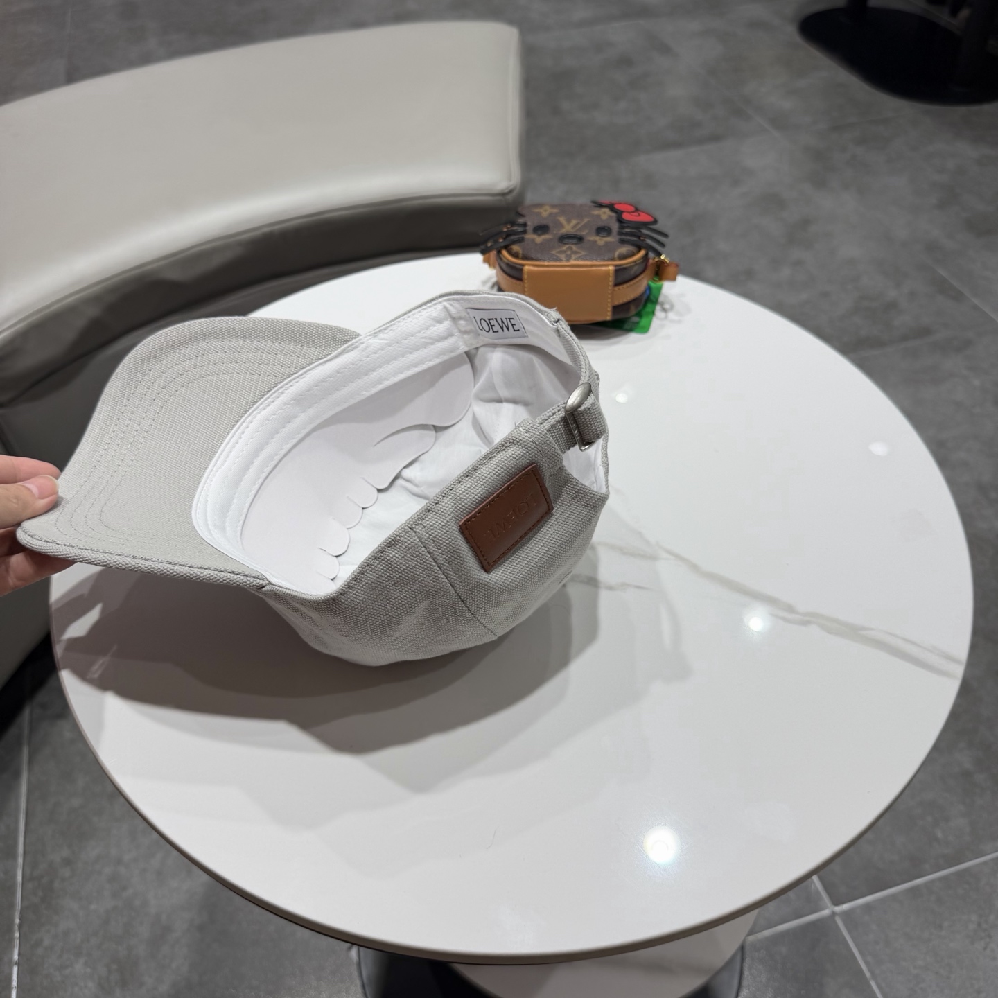 👒罗意威👒LOEWE官网新款原版原标设计棒球帽🧢质感超好，外部线条定位标准，做工精细，简约大气低价走量！