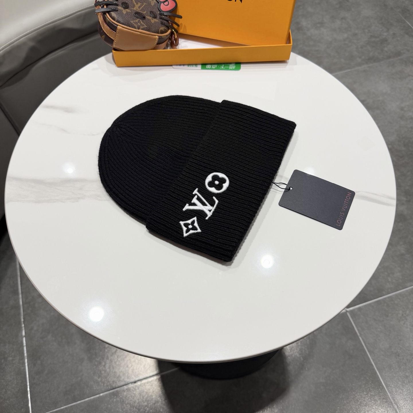 ⚫️Lv官网针织帽非常百搭 男女通用 亲们可以看细节，车工整齐 透气舒适，采用进口毛线料！潮人必备！