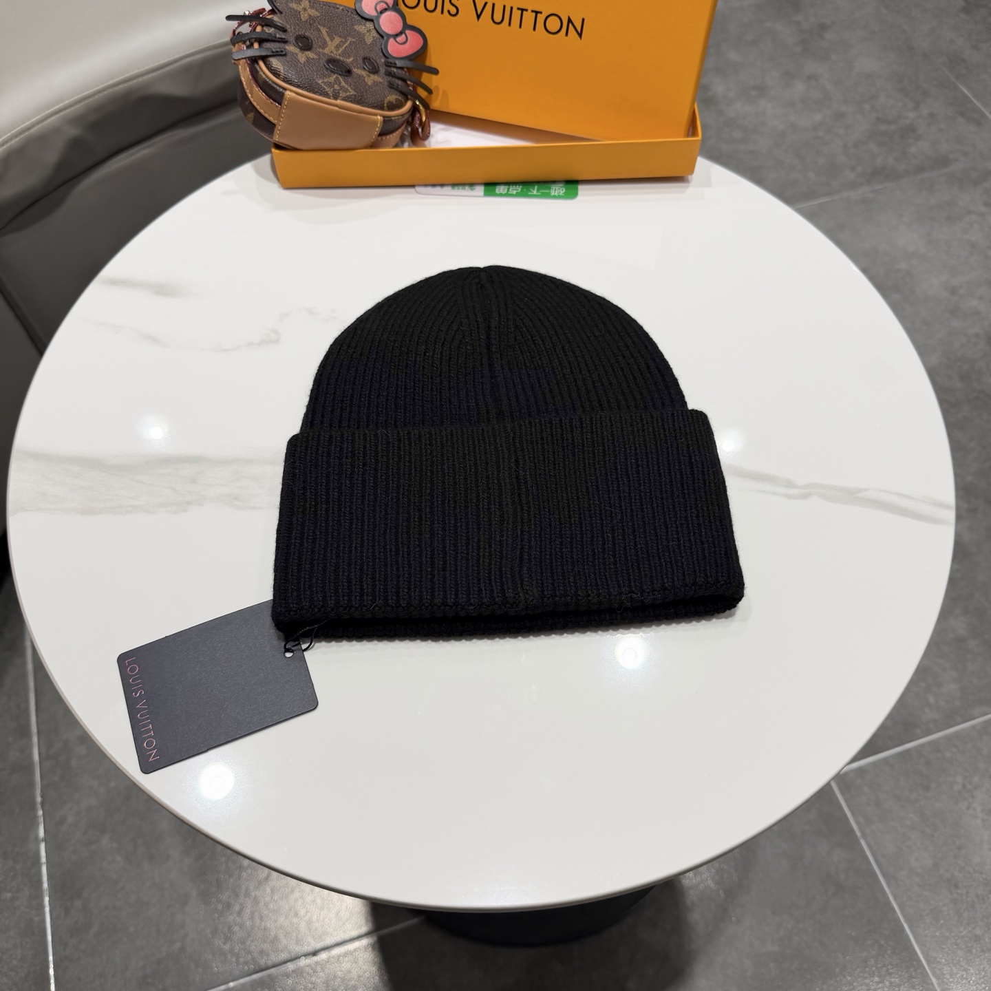 ⚫️Lv官网针织帽非常百搭 男女通用 亲们可以看细节，车工整齐 透气舒适，采用进口毛线料！潮人必备！