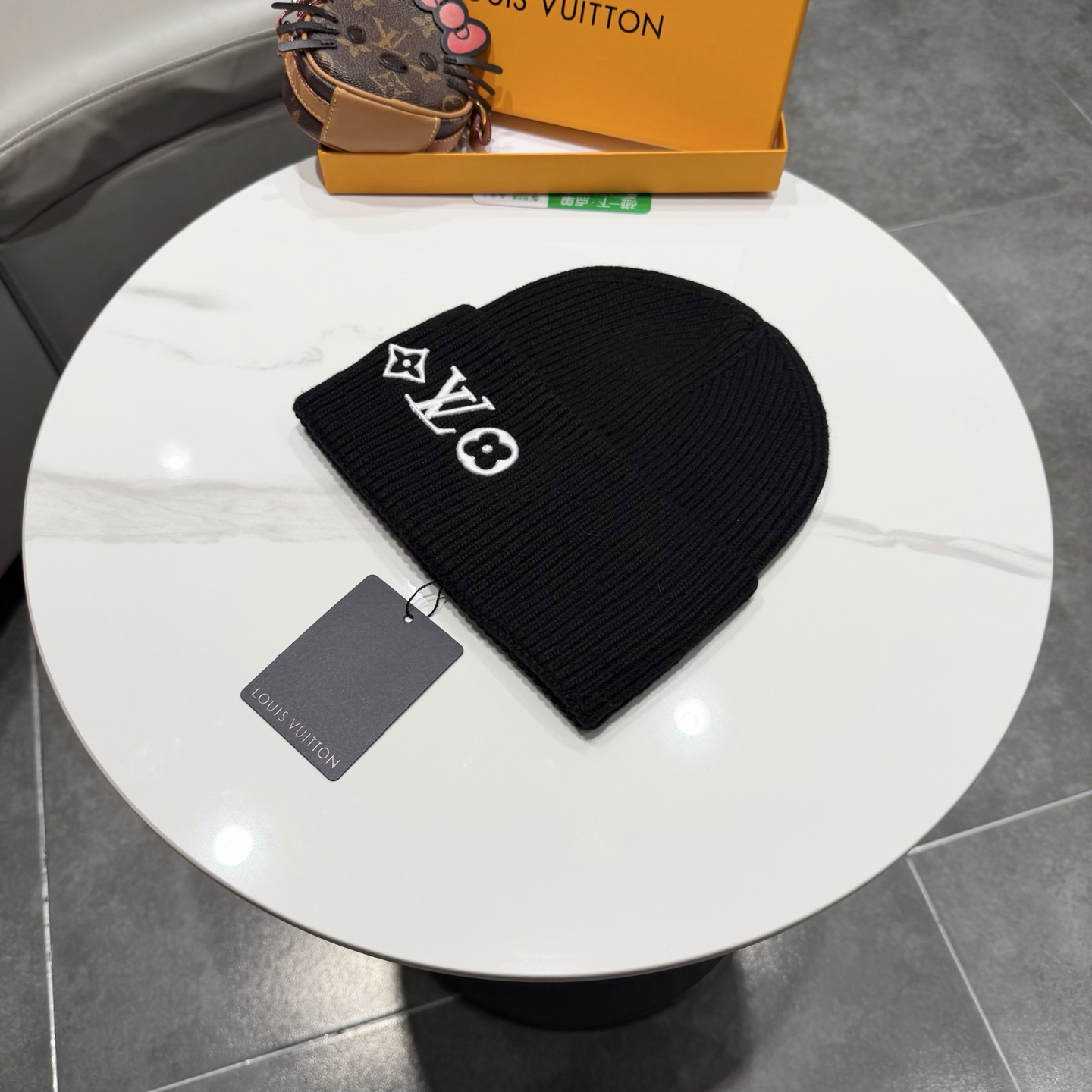 ⚫️Lv官网针织帽非常百搭 男女通用 亲们可以看细节，车工整齐 透气舒适，采用进口毛线料！潮人必备！