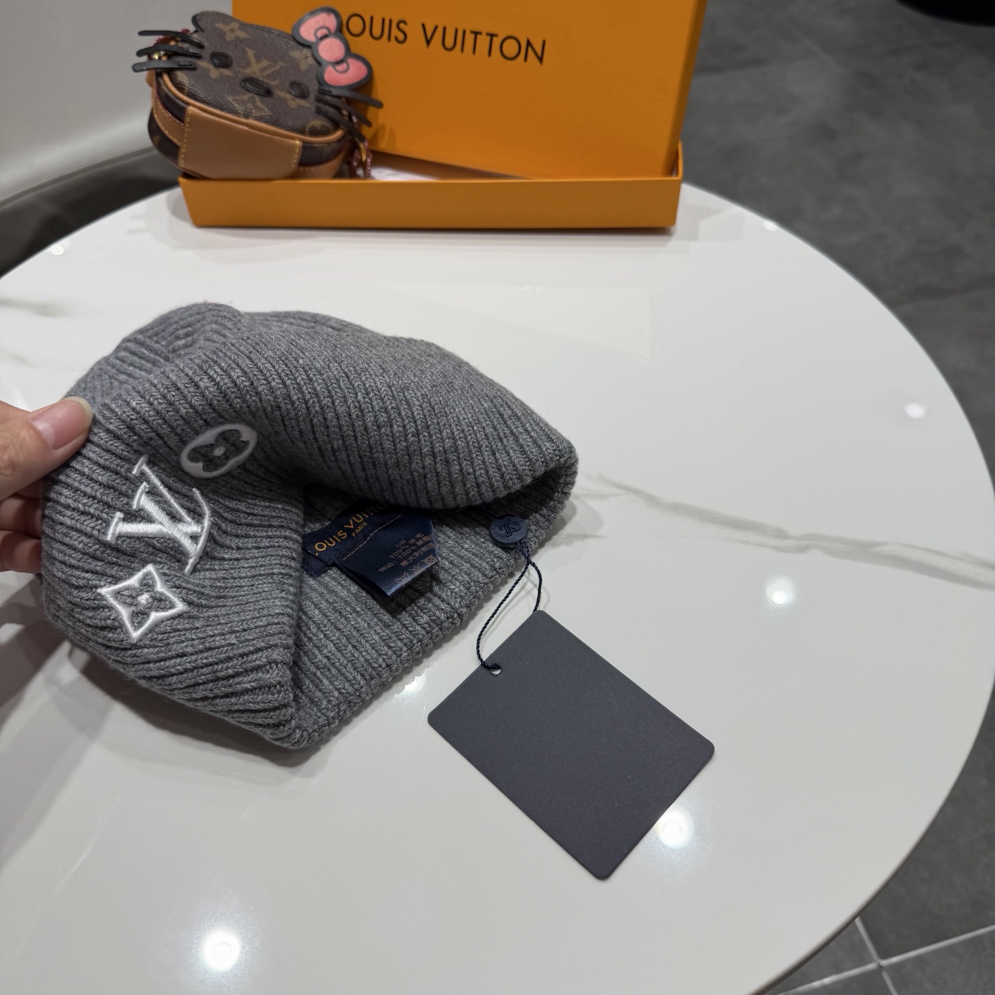 ⚫️Lv官网针织帽非常百搭 男女通用 亲们可以看细节，车工整齐 透气舒适，采用进口毛线料！潮人必备！