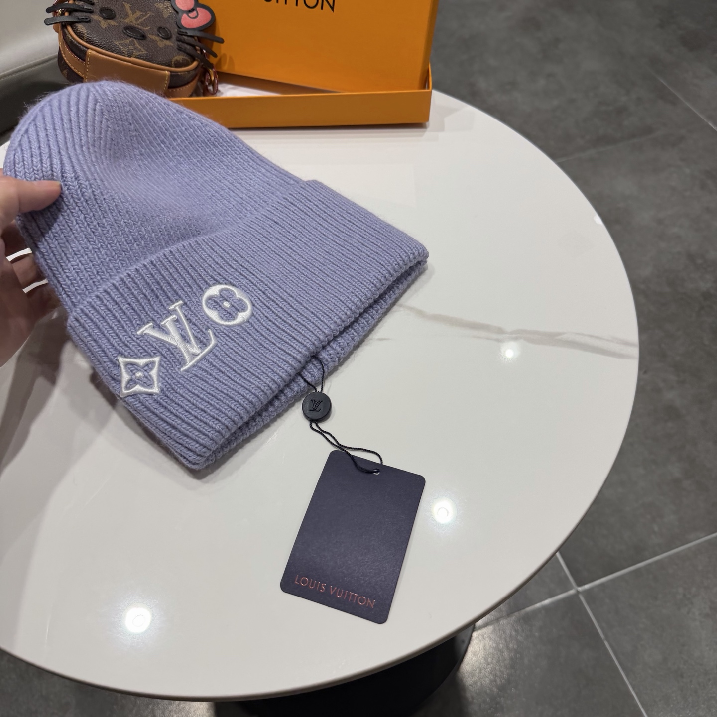 ⚫️Lv官网针织帽非常百搭 男女通用 亲们可以看细节，车工整齐 透气舒适，采用进口毛线料！潮人必备！