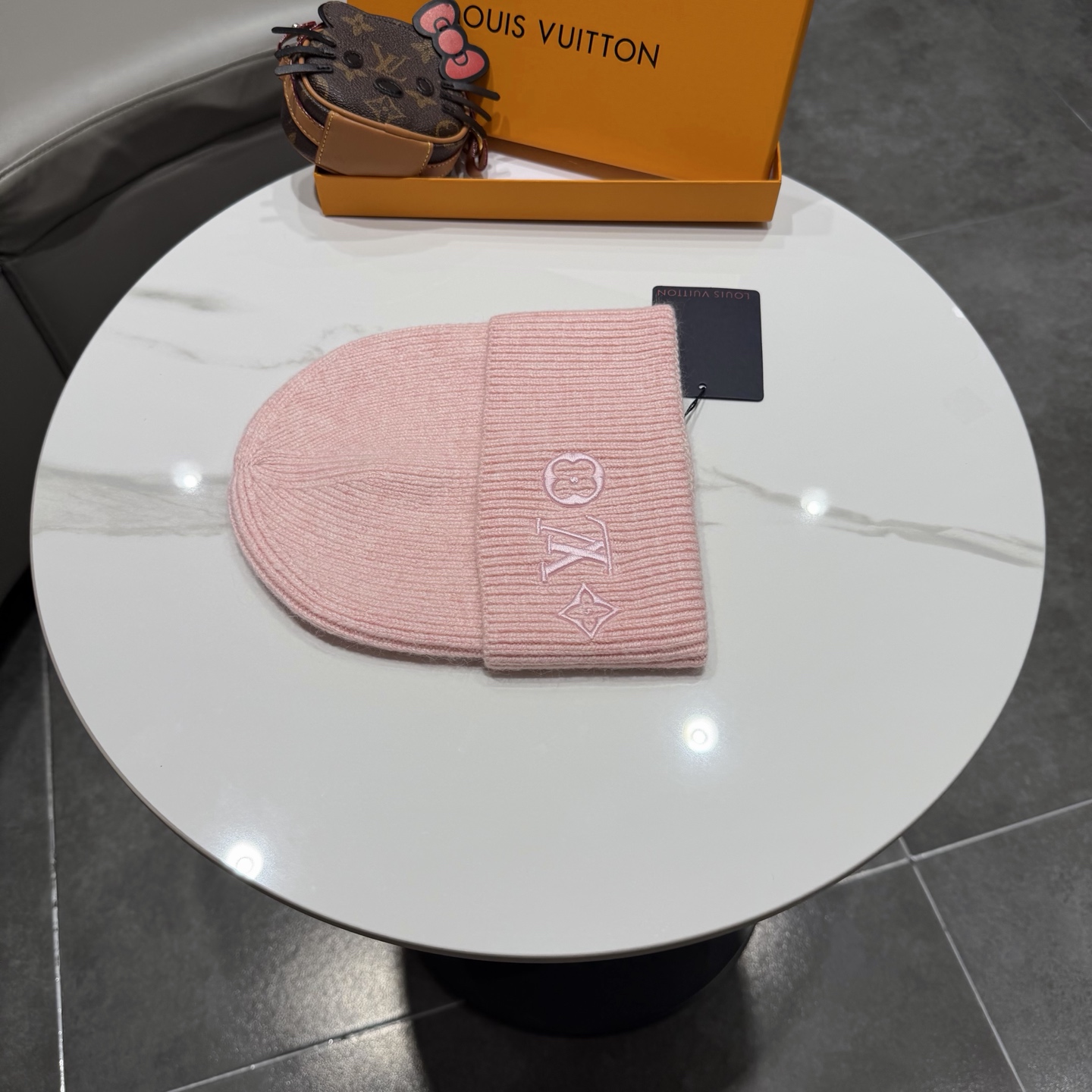 ⚫️Lv官网针织帽非常百搭 男女通用 亲们可以看细节，车工整齐 透气舒适，采用进口毛线料！潮人必备！