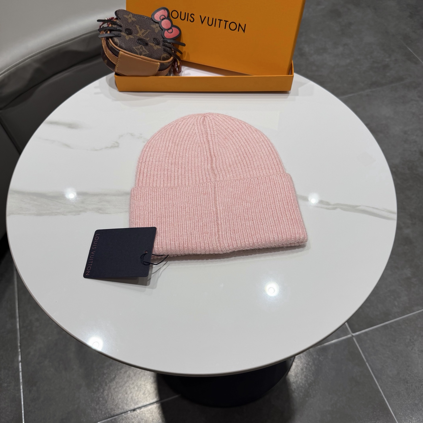 ⚫️Lv官网针织帽非常百搭 男女通用 亲们可以看细节，车工整齐 透气舒适，采用进口毛线料！潮人必备！