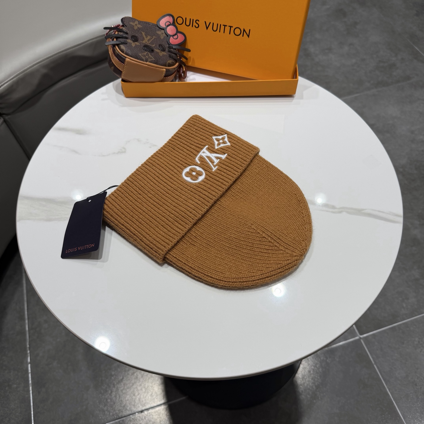 ⚫️Lv官网针织帽非常百搭 男女通用 亲们可以看细节，车工整齐 透气舒适，采用进口毛线料！潮人必备！