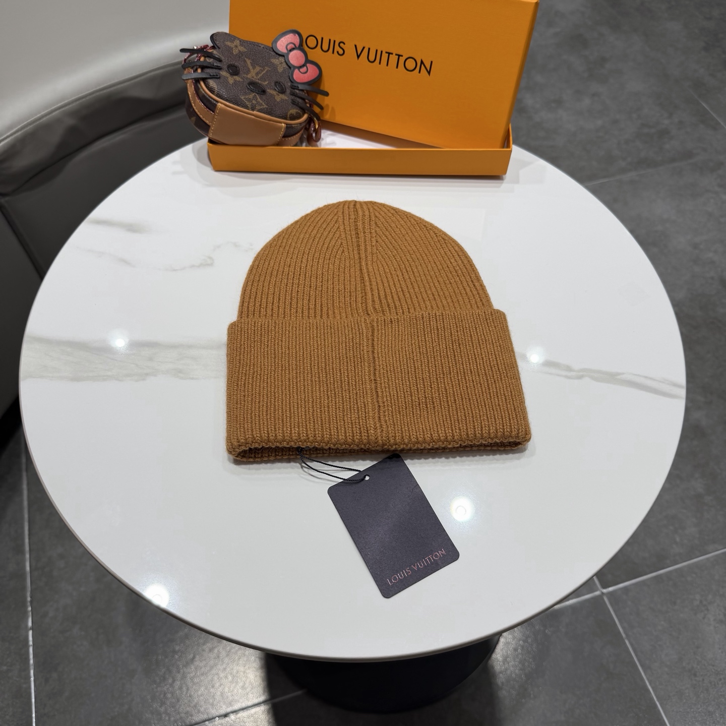 ⚫️Lv官网针织帽非常百搭 男女通用 亲们可以看细节，车工整齐 透气舒适，采用进口毛线料！潮人必备！