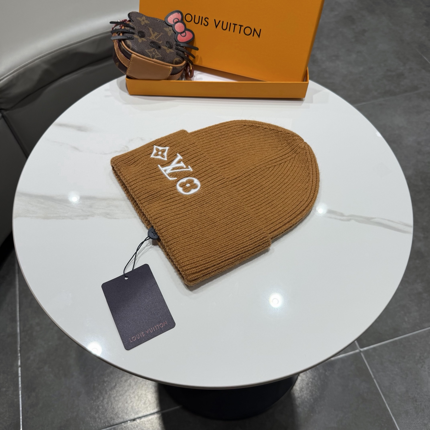 ⚫️Lv官网针织帽非常百搭 男女通用 亲们可以看细节，车工整齐 透气舒适，采用进口毛线料！潮人必备！