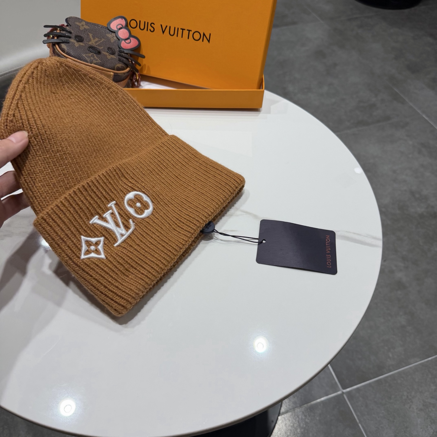 ⚫️Lv官网针织帽非常百搭 男女通用 亲们可以看细节，车工整齐 透气舒适，采用进口毛线料！潮人必备！