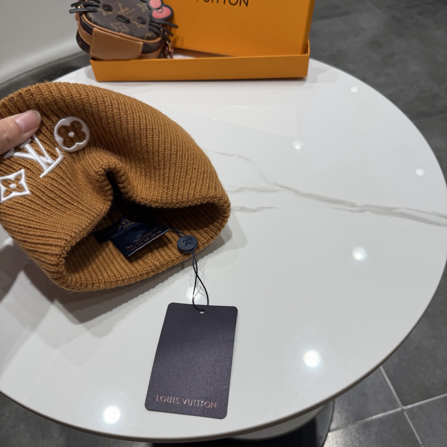 ⚫️Lv官网针织帽非常百搭 男女通用 亲们可以看细节，车工整齐 透气舒适，采用进口毛线料！潮人必备！