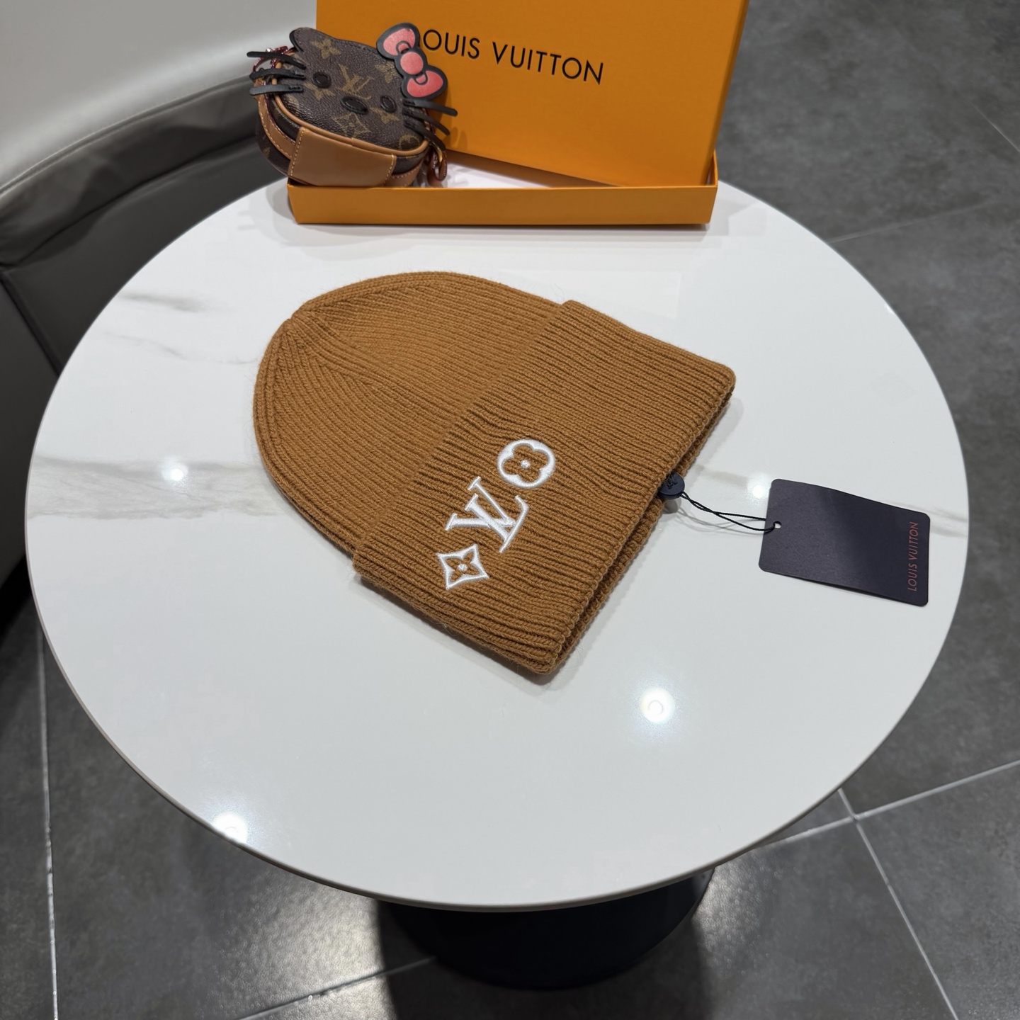 ⚫️Lv官网针织帽非常百搭 男女通用 亲们可以看细节，车工整齐 透气舒适，采用进口毛线料！潮人必备！