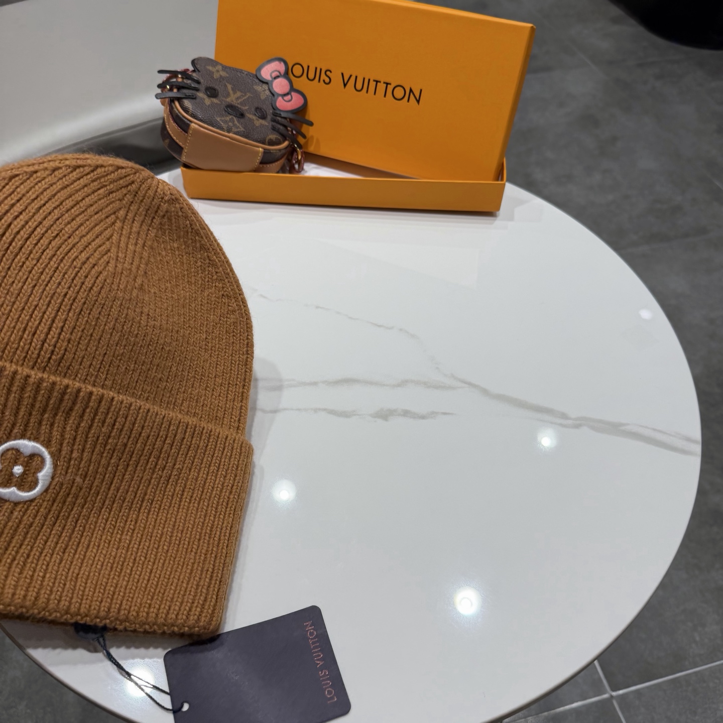 ⚫️Lv官网针织帽非常百搭 男女通用 亲们可以看细节，车工整齐 透气舒适，采用进口毛线料！潮人必备！