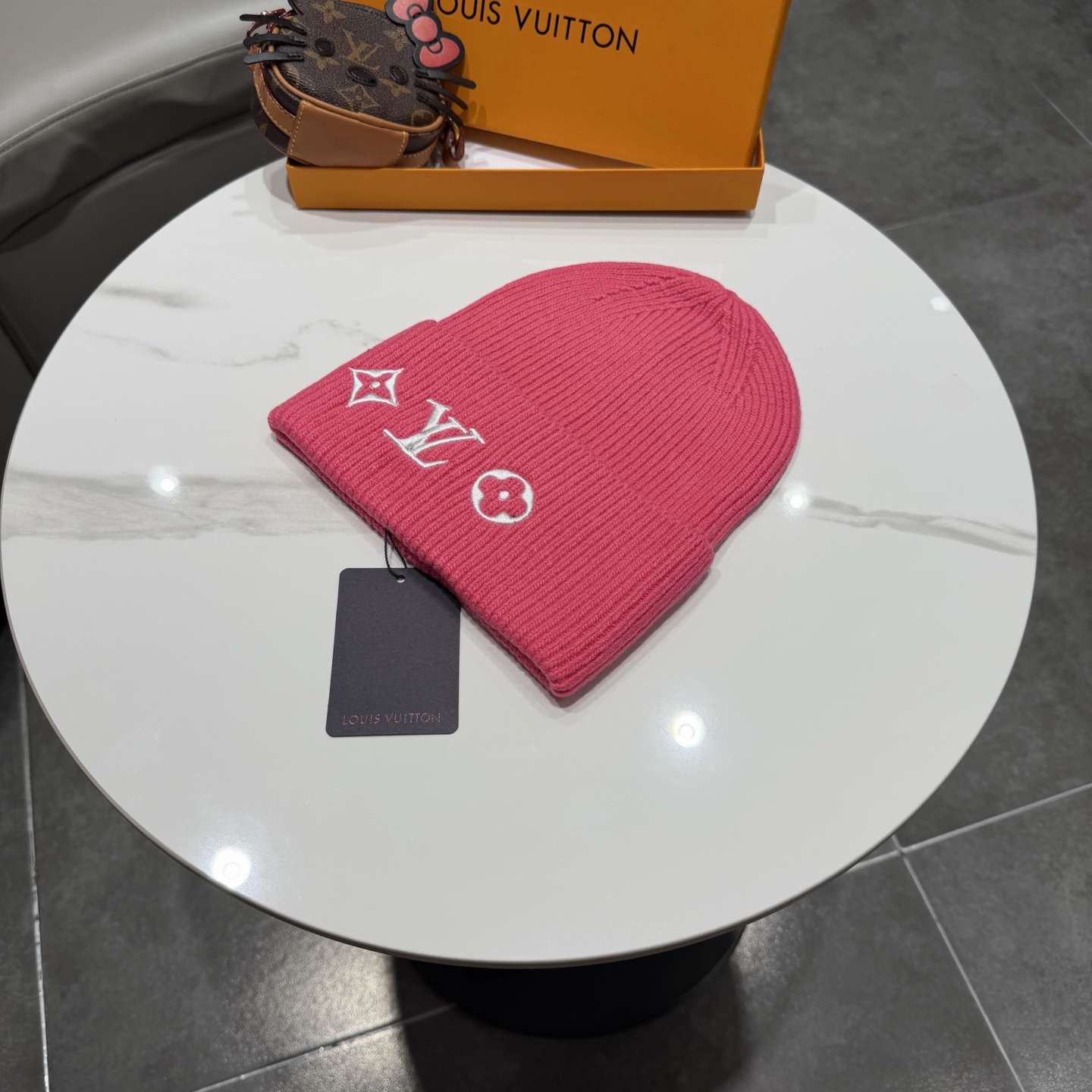 ⚫️Lv官网针织帽非常百搭 男女通用 亲们可以看细节，车工整齐 透气舒适，采用进口毛线料！潮人必备！