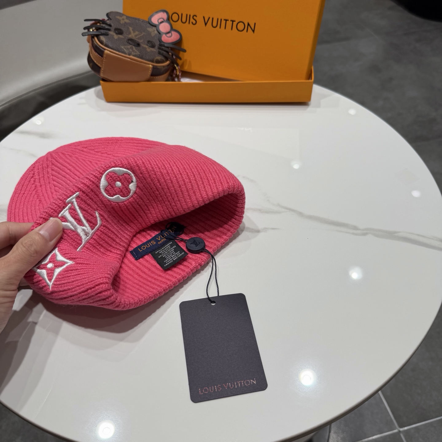 ⚫️Lv官网针织帽非常百搭 男女通用 亲们可以看细节，车工整齐 透气舒适，采用进口毛线料！潮人必备！