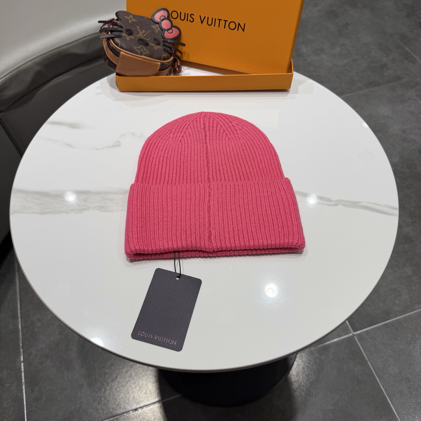 ⚫️Lv官网针织帽非常百搭 男女通用 亲们可以看细节，车工整齐 透气舒适，采用进口毛线料！潮人必备！