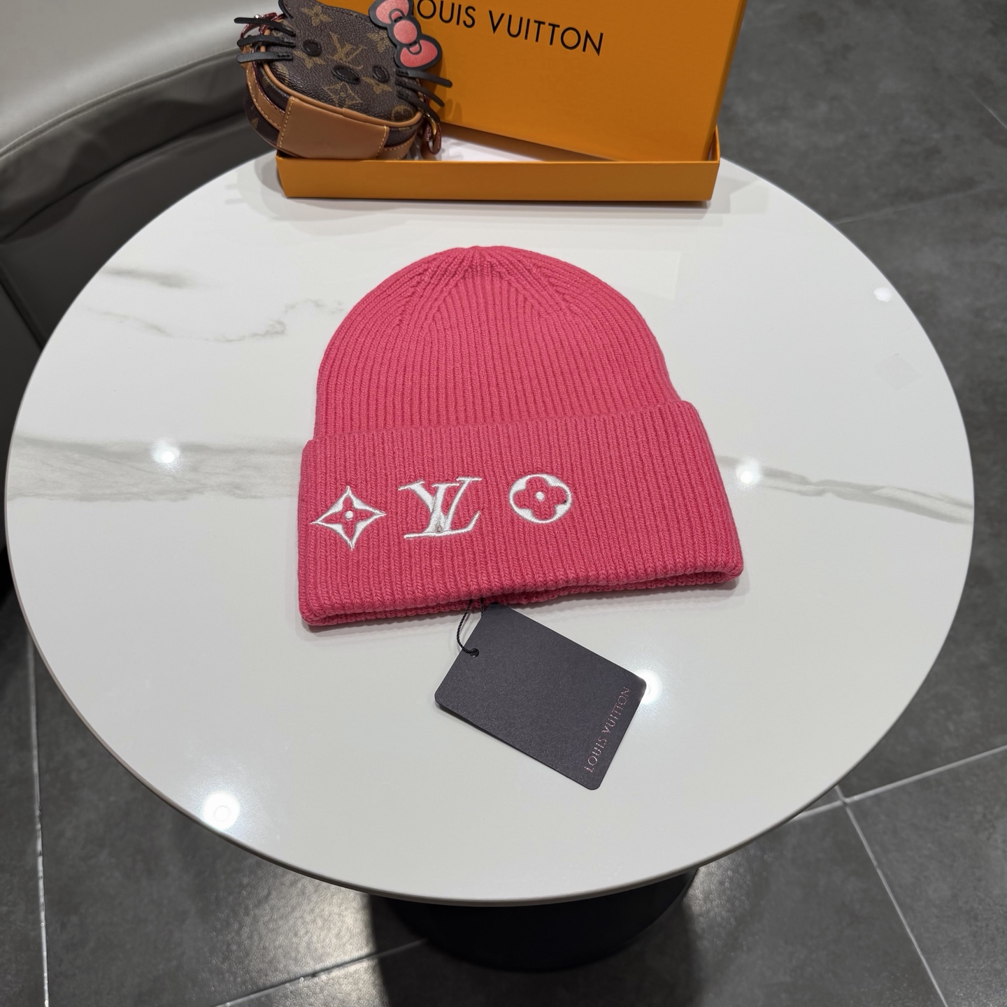 NO:580606,Lv official website knitted hat is very versatile and unisex. Dear friends, you can see the details. The workmanship is neat. It is breathable and comfortable. It is made of imported wool material!  A must-have for fashionistas!  Hats bucket hat, baseball cap, knitted hat, hat, louis vuitton, espadrilles, hats19860909Lv官网针织帽 非常百搭 男女通用 亲们可以看细节,车工整齐 透气舒适,采用进口毛线料！潮人必备！帽子渔夫帽棒球帽针织帽,帽子,louis vuitton,espadrilles,hats,hat