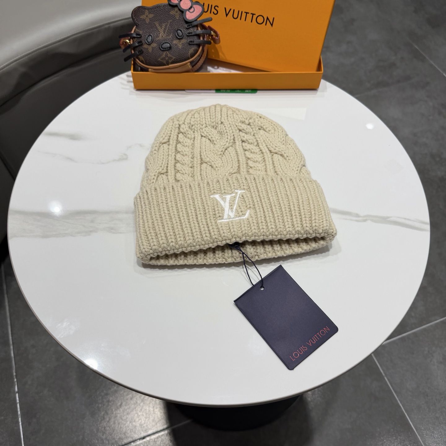 NO:580495,Lv official website knitted hat is very versatile and unisex. Dear friends, you can see the details. The workmanship is neat. It is breathable and comfortable. It is made of imported wool material!  A must-have for fashionistas!  Hats bucket hat, baseball cap, knitted hat, hat, louis vuitton, espadrilles, hats19860909Lv官网针织帽 非常百搭 男女通用 亲们可以看细节,车工整齐 透气舒适,采用进口毛线料！潮人必备！帽子渔夫帽棒球帽针织帽,帽子,louis vuitton,espadrilles,hats,hat